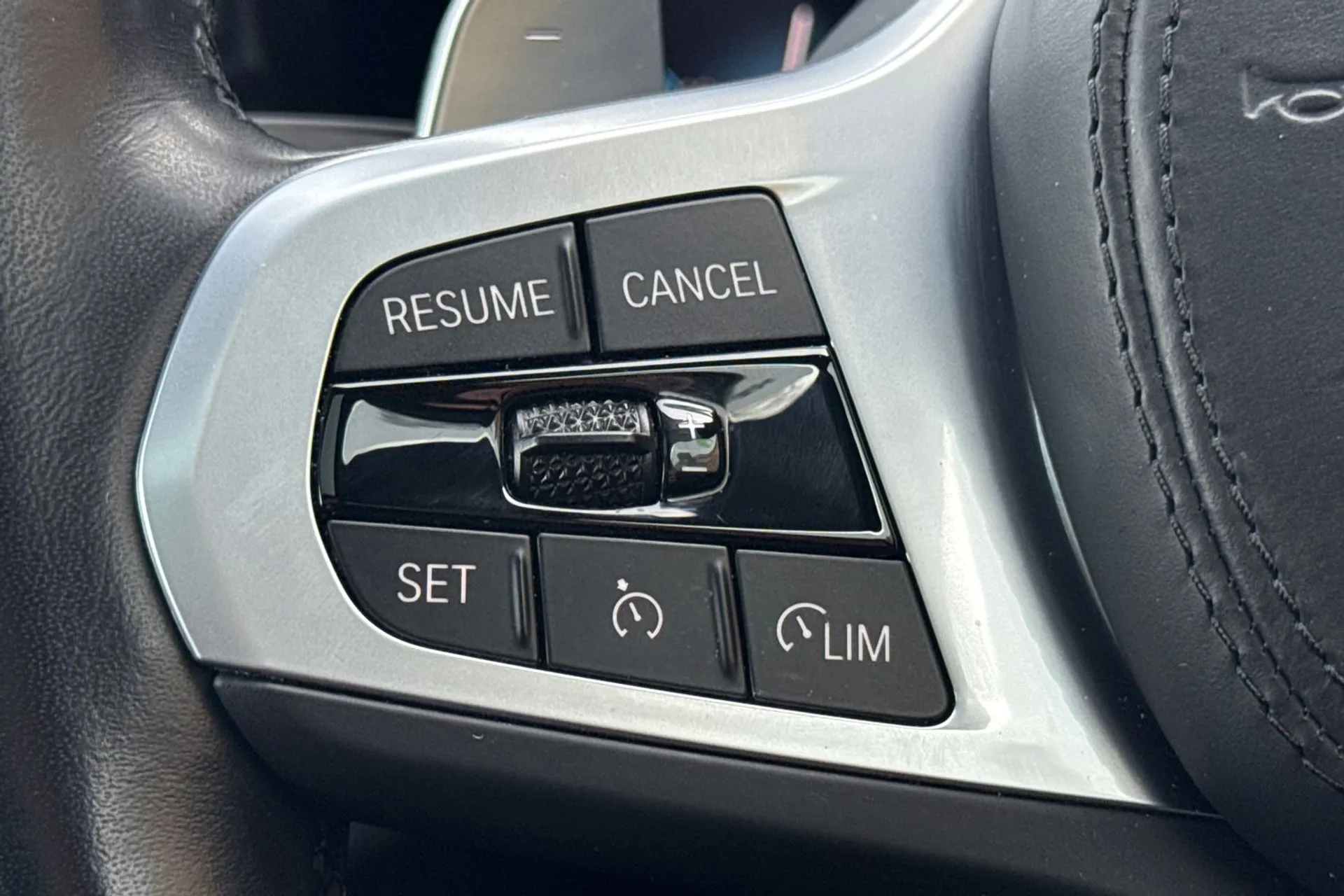 BMW 5 SERIES thumbnail image number 38