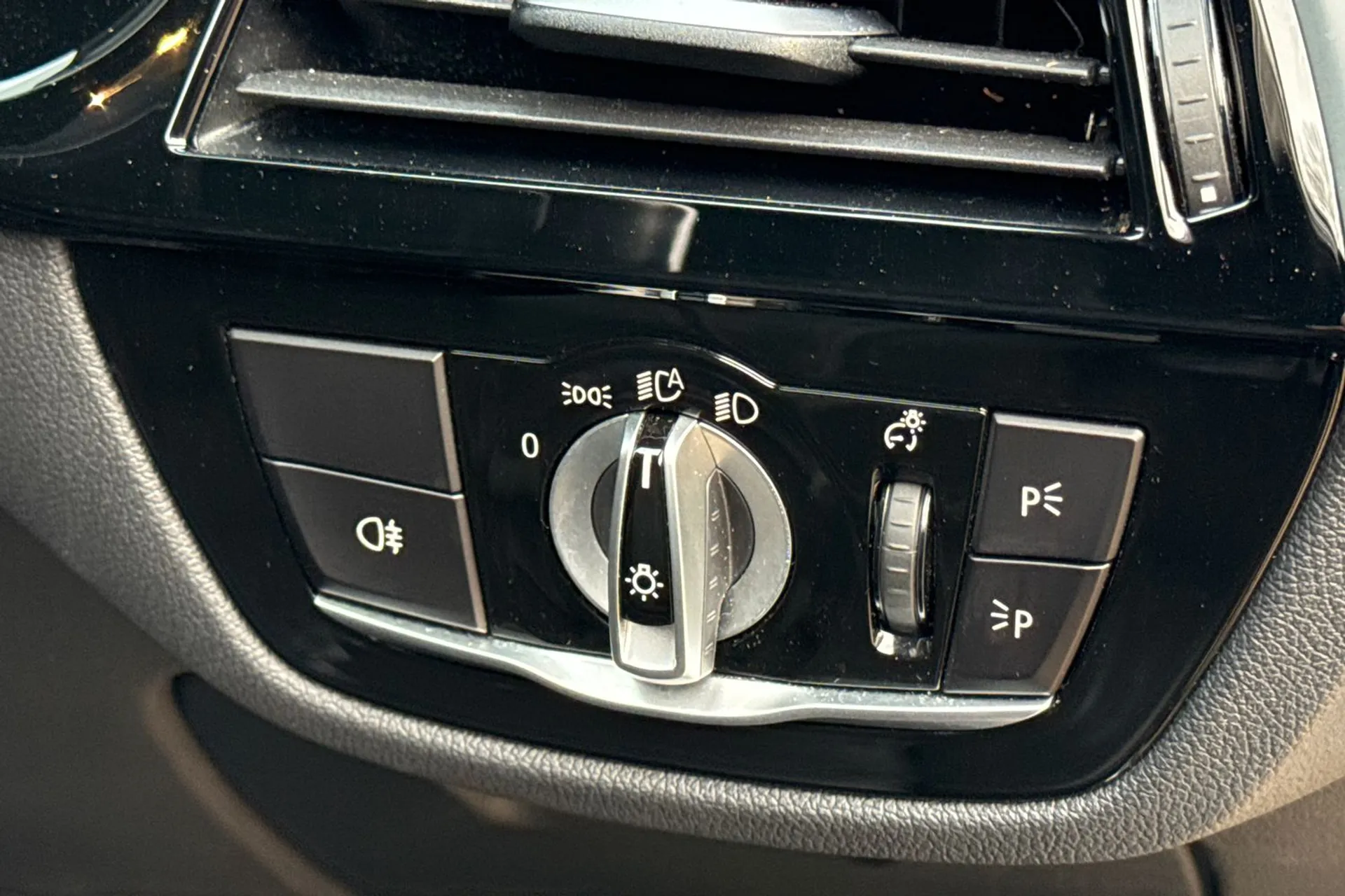 BMW 5 SERIES thumbnail image number 44