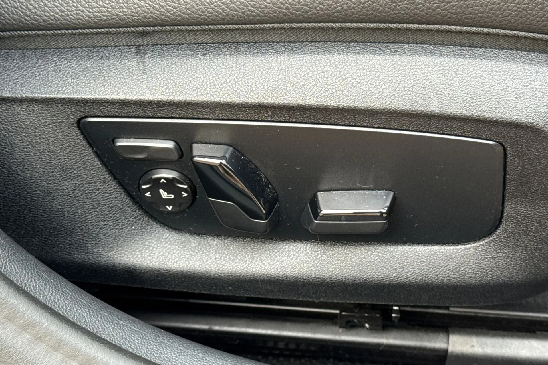 BMW 5 SERIES thumbnail image number 47