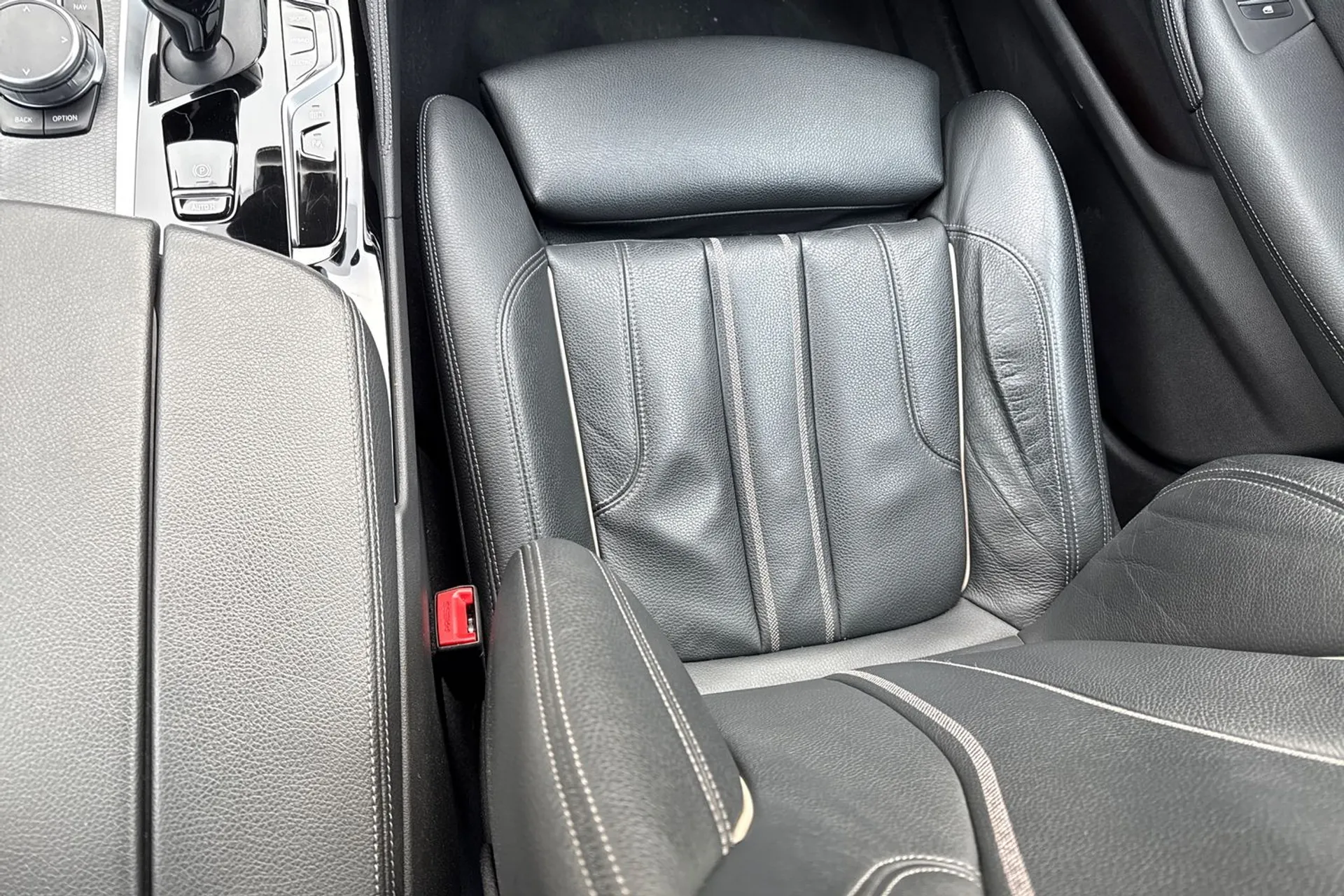 BMW 5 SERIES thumbnail image number 35