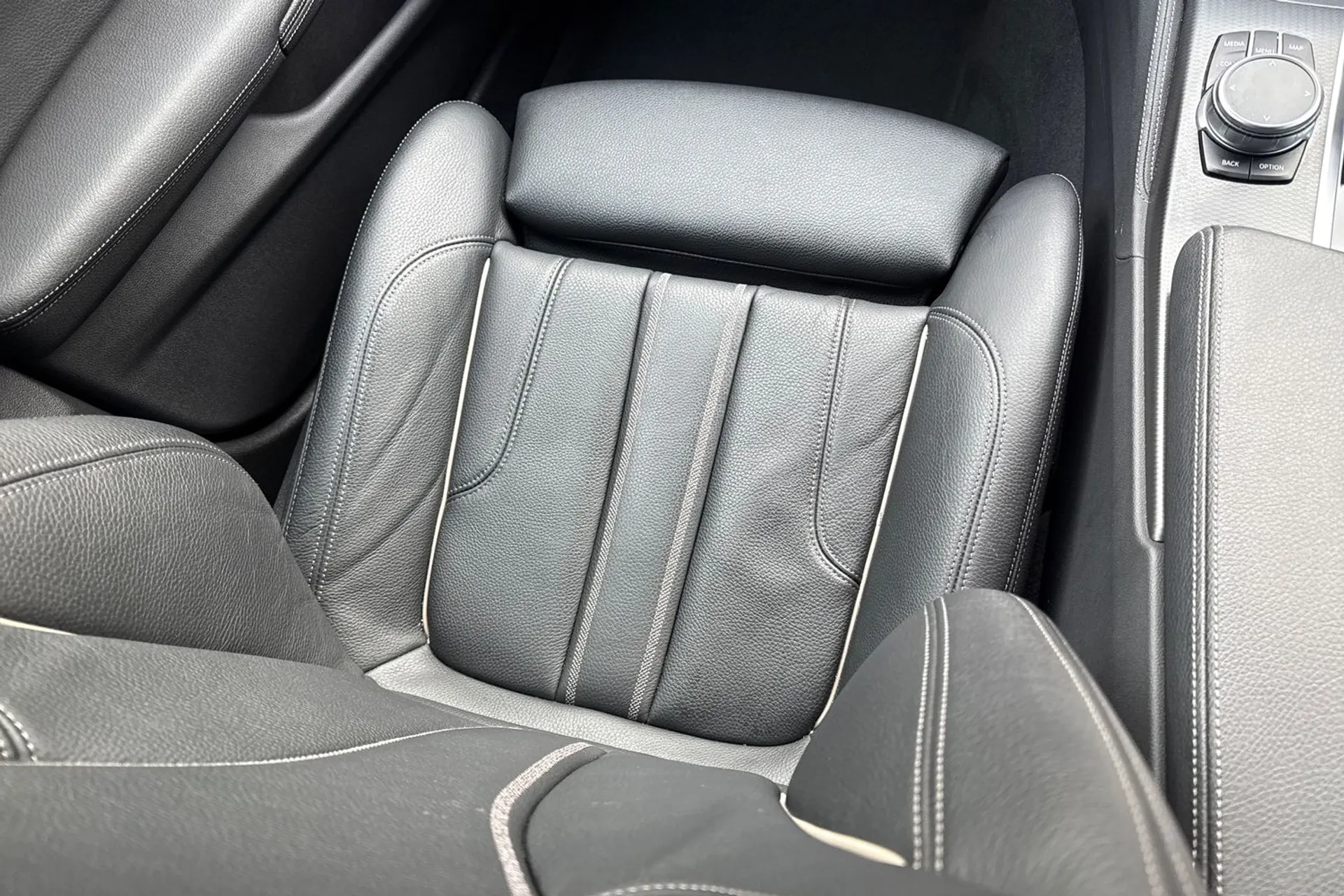 BMW 5 SERIES thumbnail image number 34