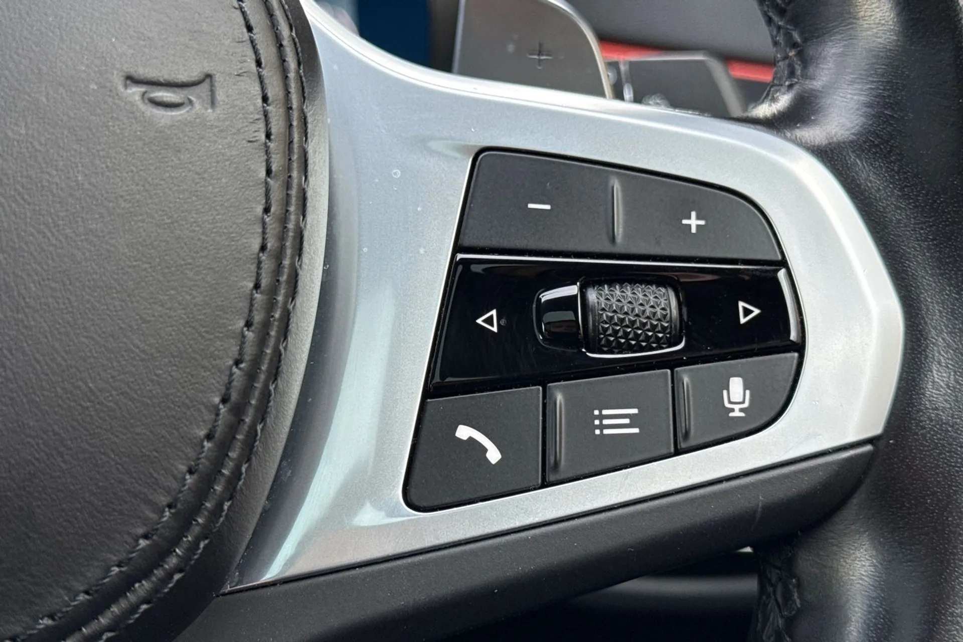 BMW 5 SERIES thumbnail image number 39