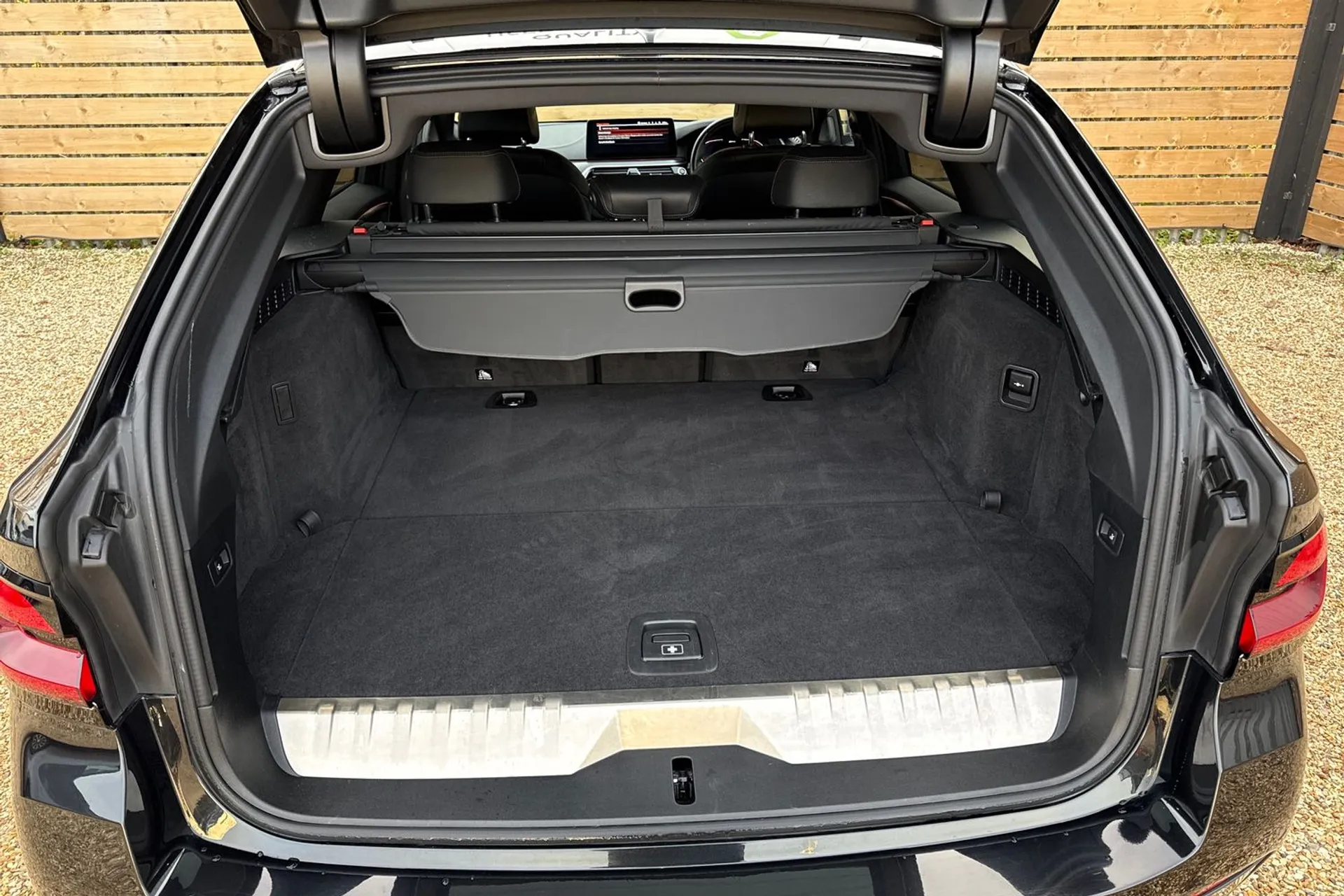 BMW 5 SERIES thumbnail image number 21