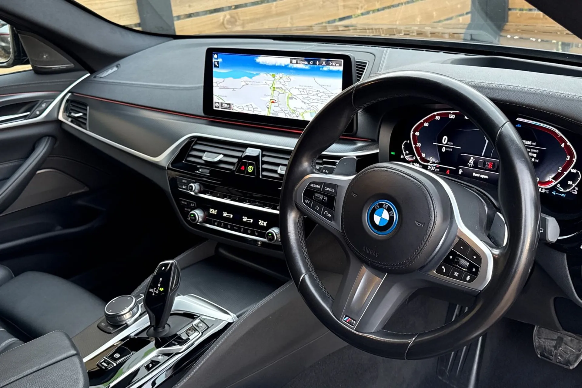 BMW 5 SERIES thumbnail image number 28