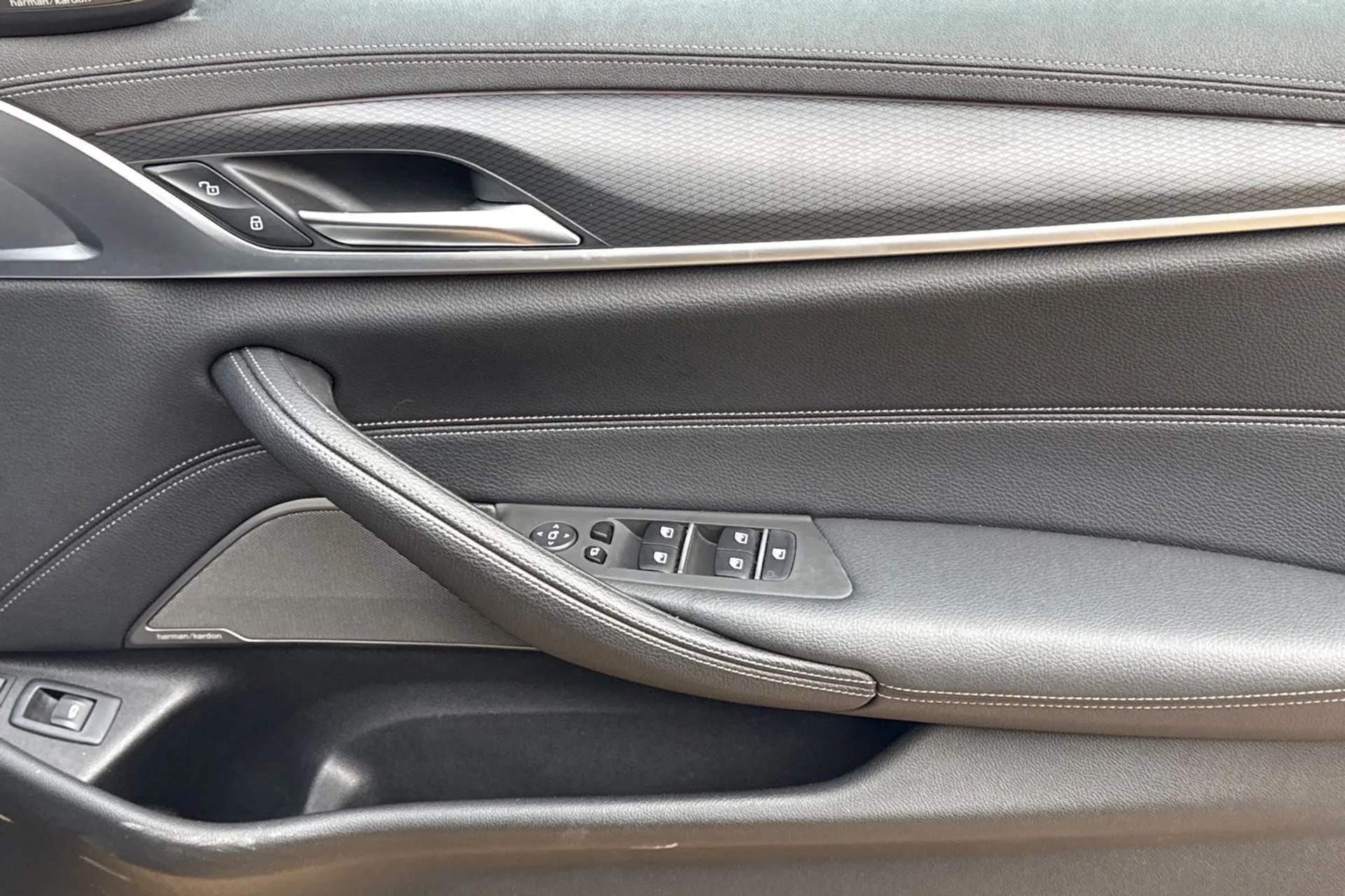 BMW 5 SERIES thumbnail image number 41