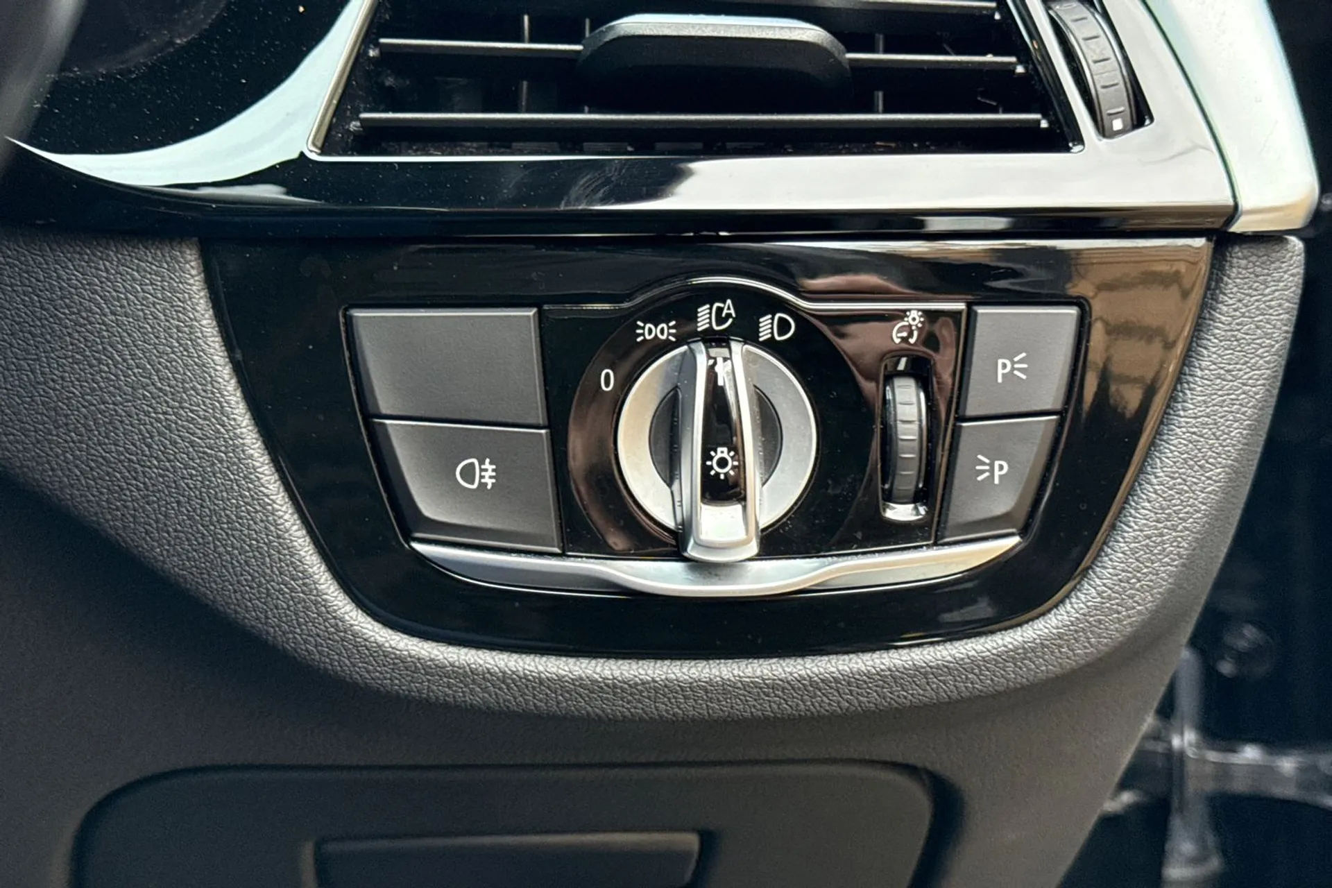 BMW 5 SERIES thumbnail image number 57