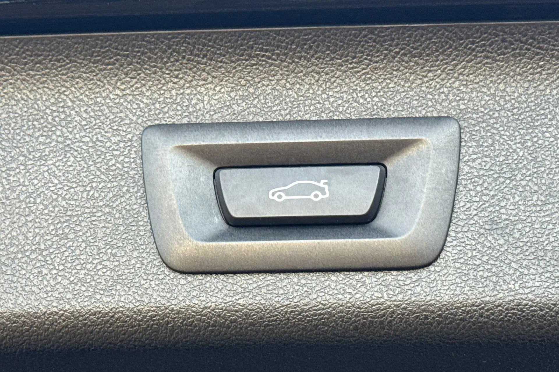 BMW 5 SERIES thumbnail image number 22