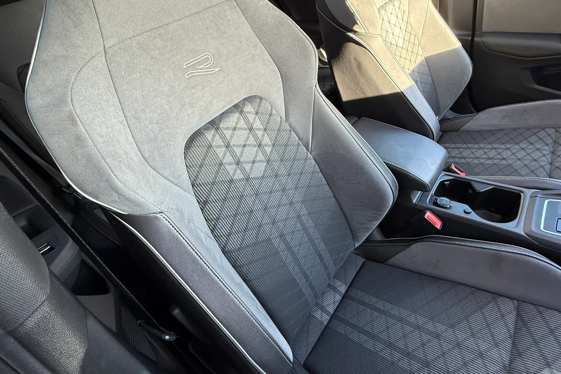 VOLKSWAGEN GOLF thumbnail image number 33