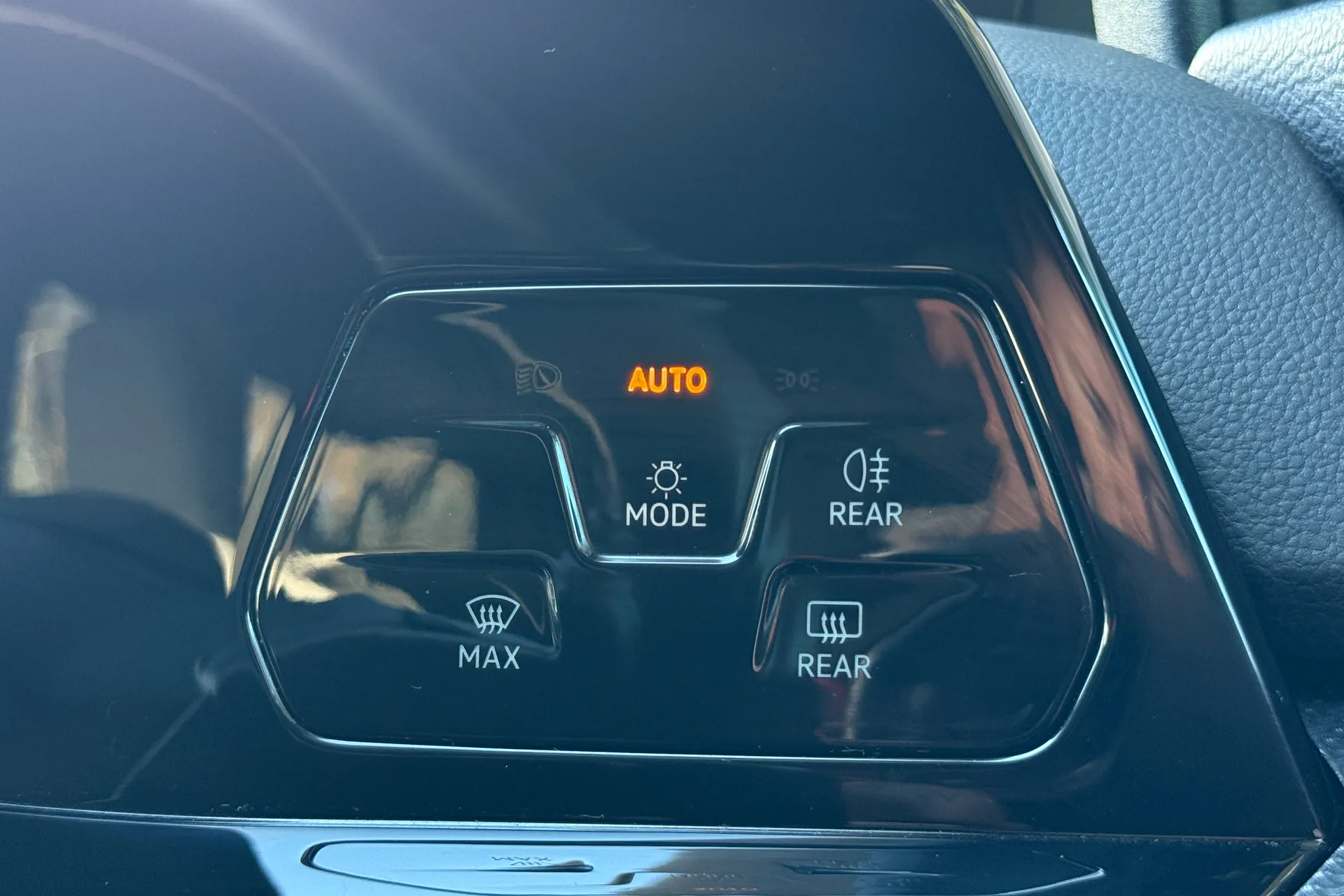 VOLKSWAGEN GOLF thumbnail image number 16