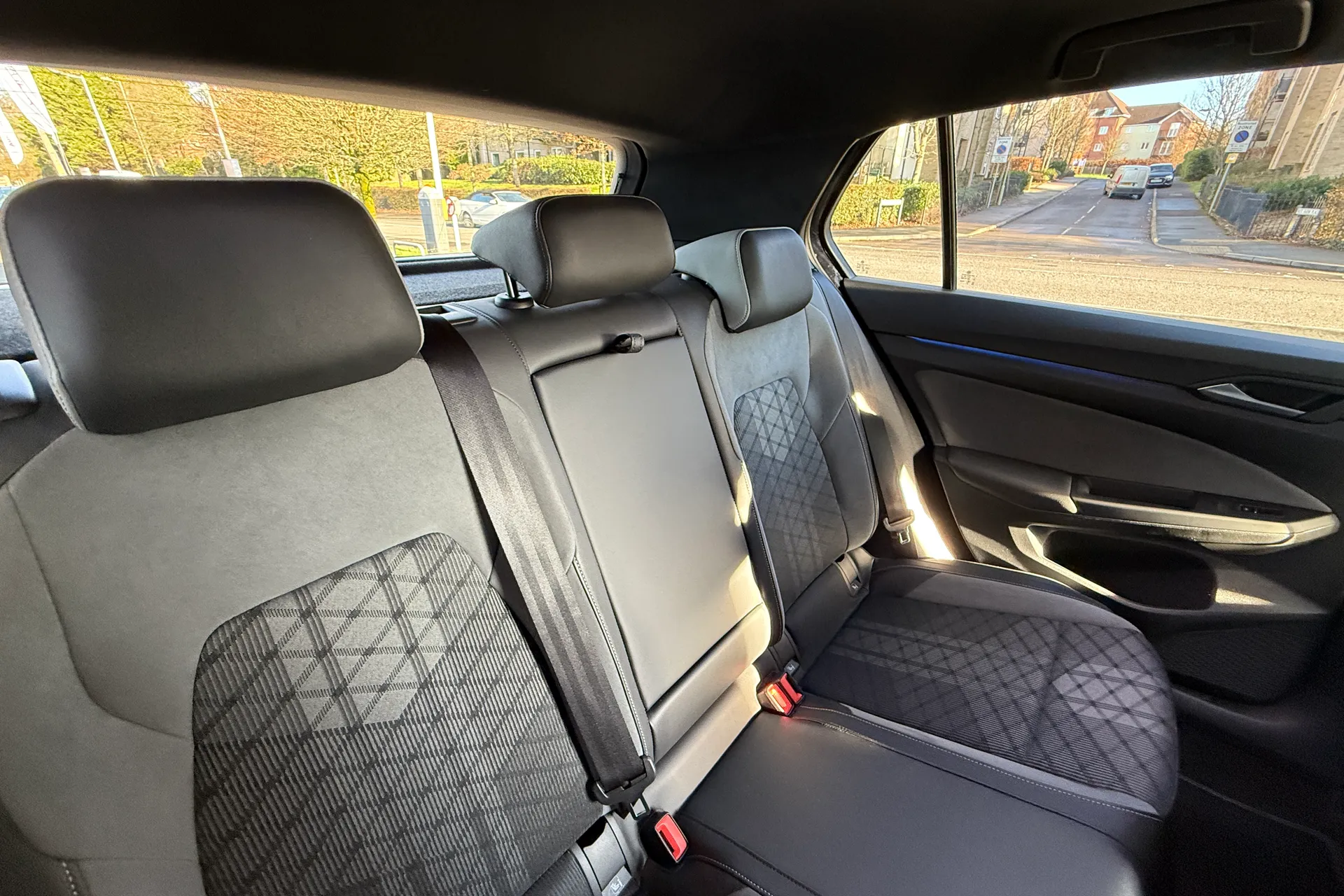 VOLKSWAGEN GOLF thumbnail image number 36