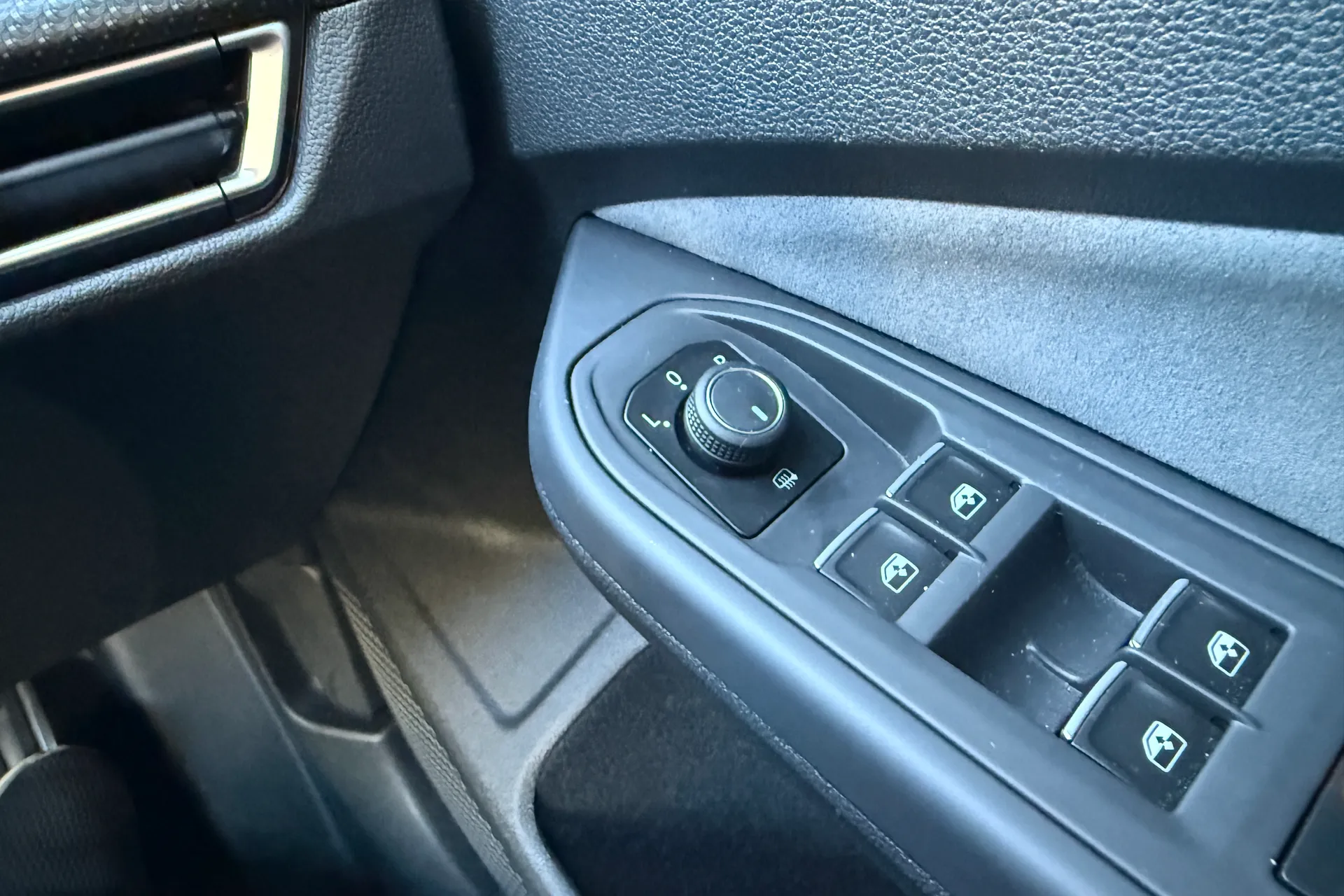 VOLKSWAGEN GOLF thumbnail image number 20