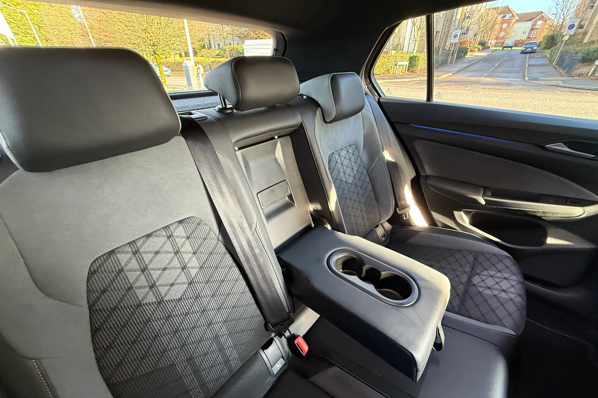 VOLKSWAGEN GOLF thumbnail image number 37