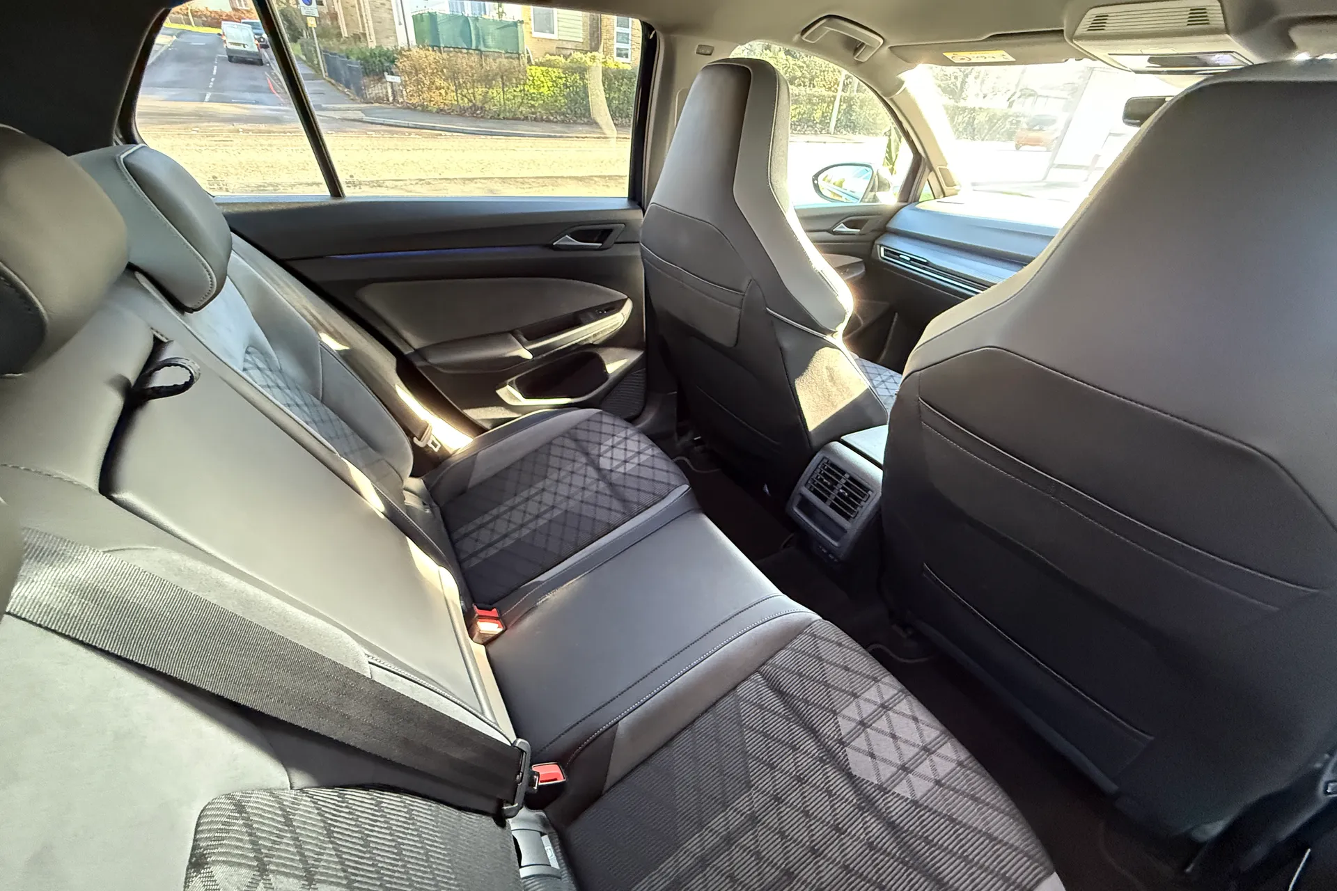 VOLKSWAGEN GOLF thumbnail image number 35