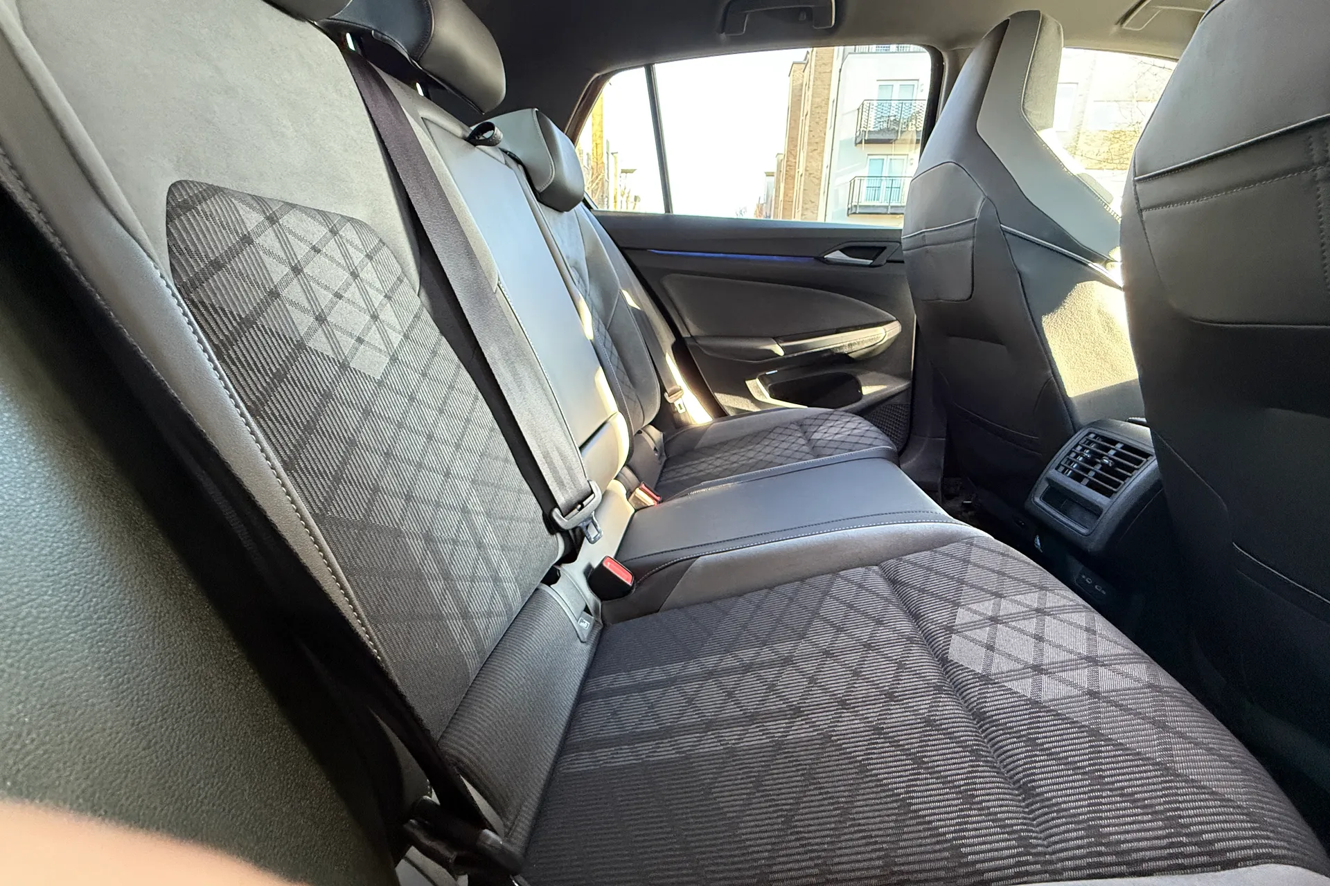 VOLKSWAGEN GOLF thumbnail image number 34