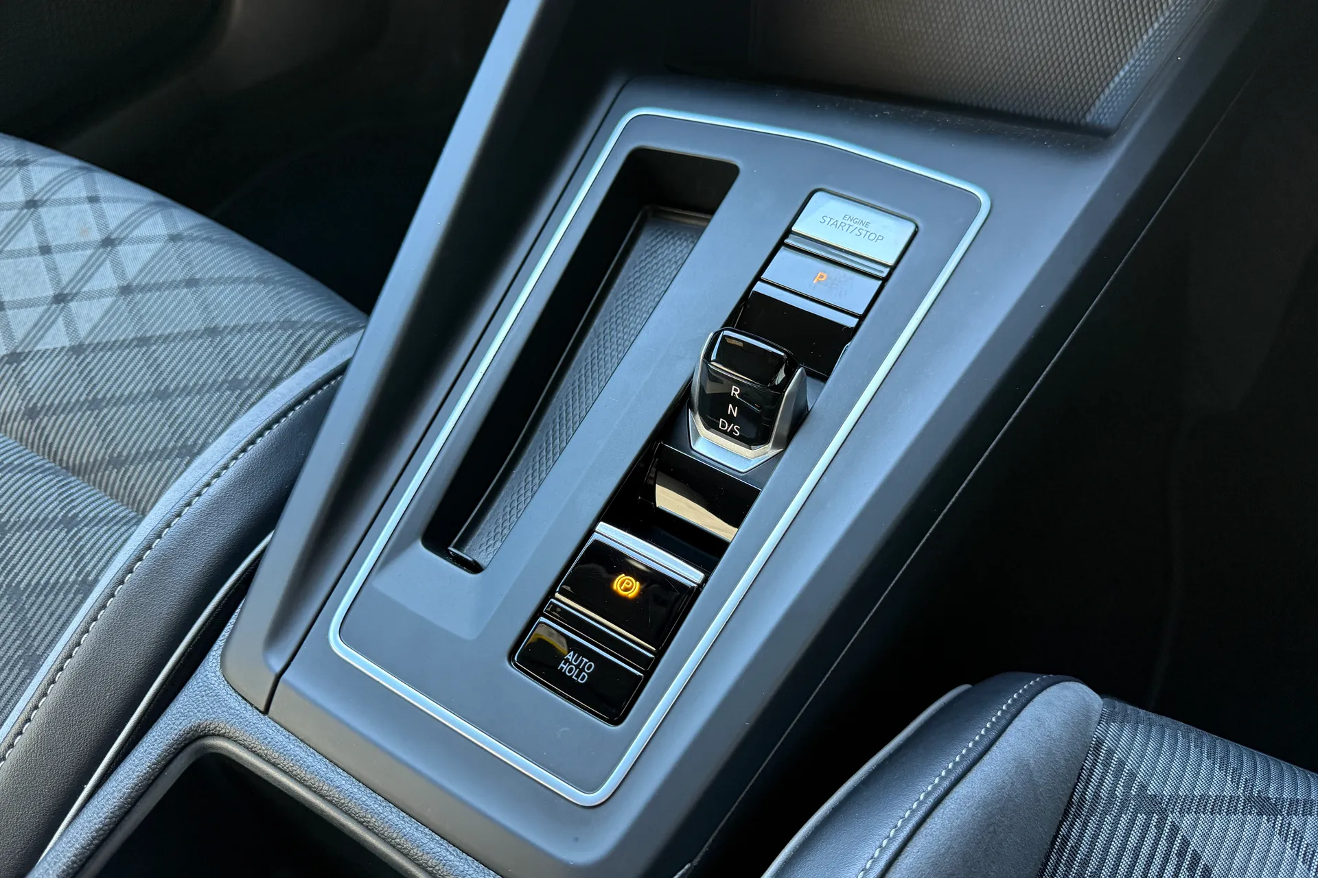 VOLKSWAGEN GOLF thumbnail image number 22