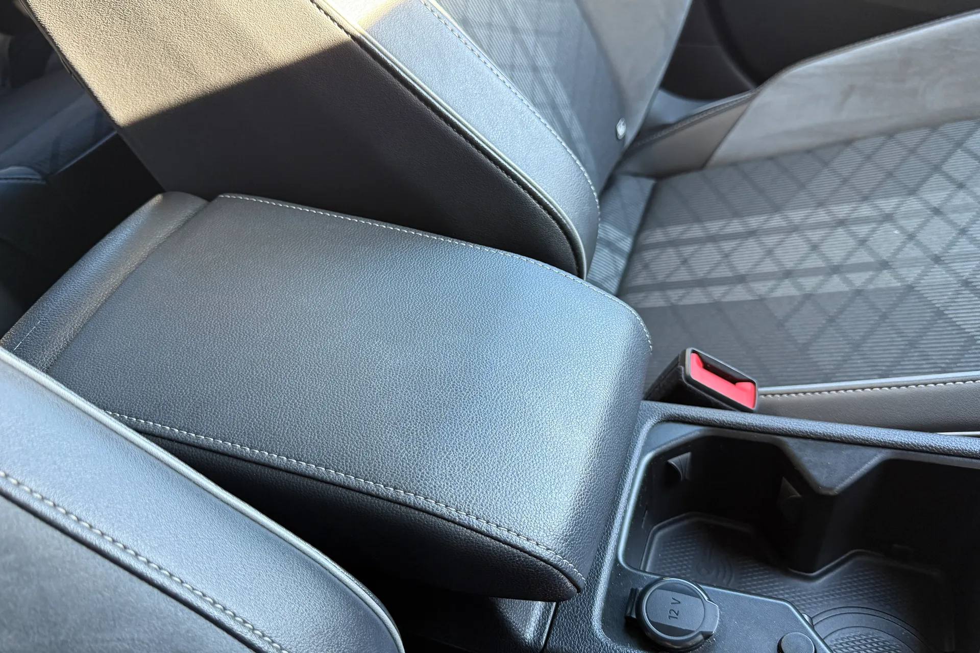 VOLKSWAGEN GOLF thumbnail image number 26