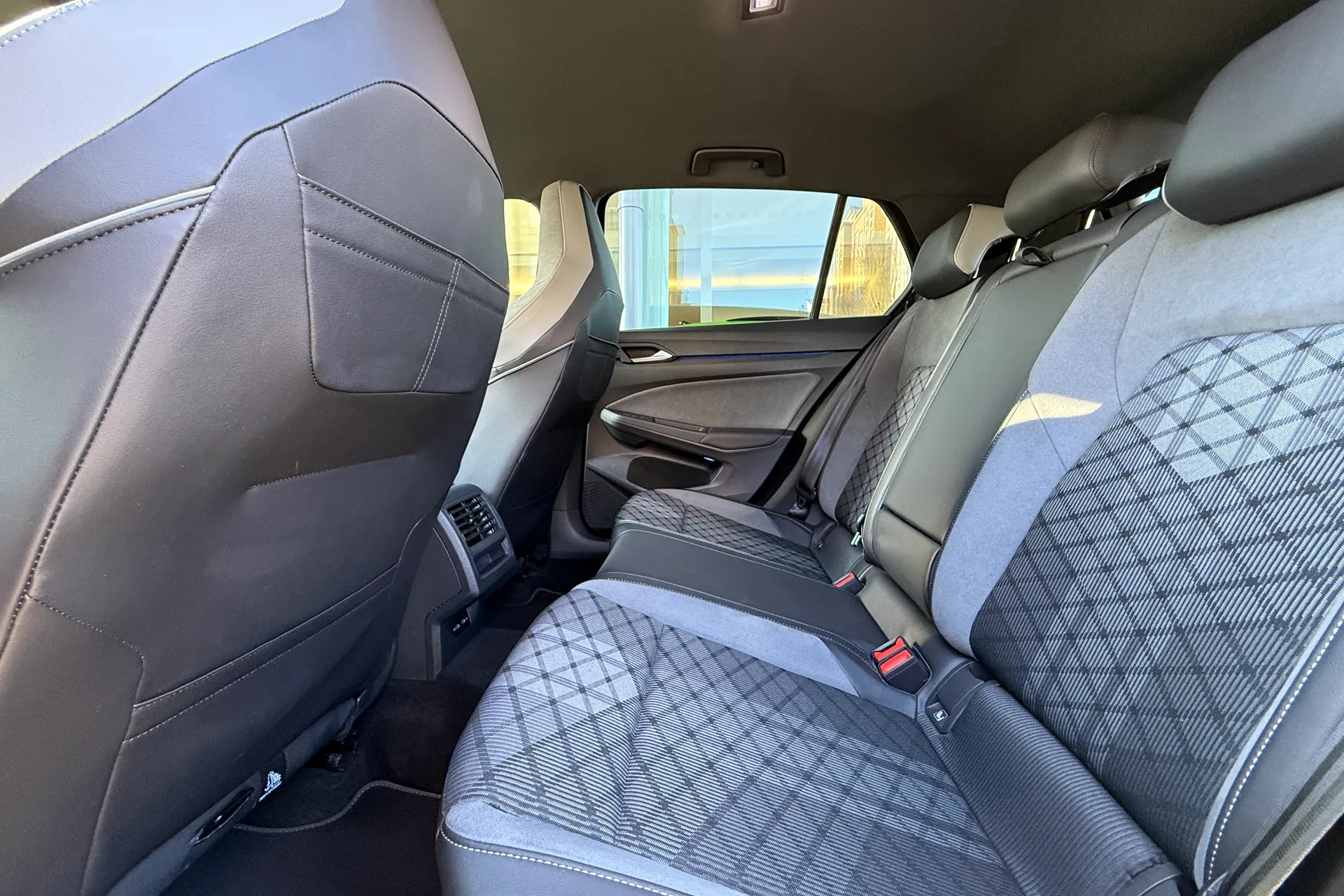 VOLKSWAGEN GOLF thumbnail image number 49