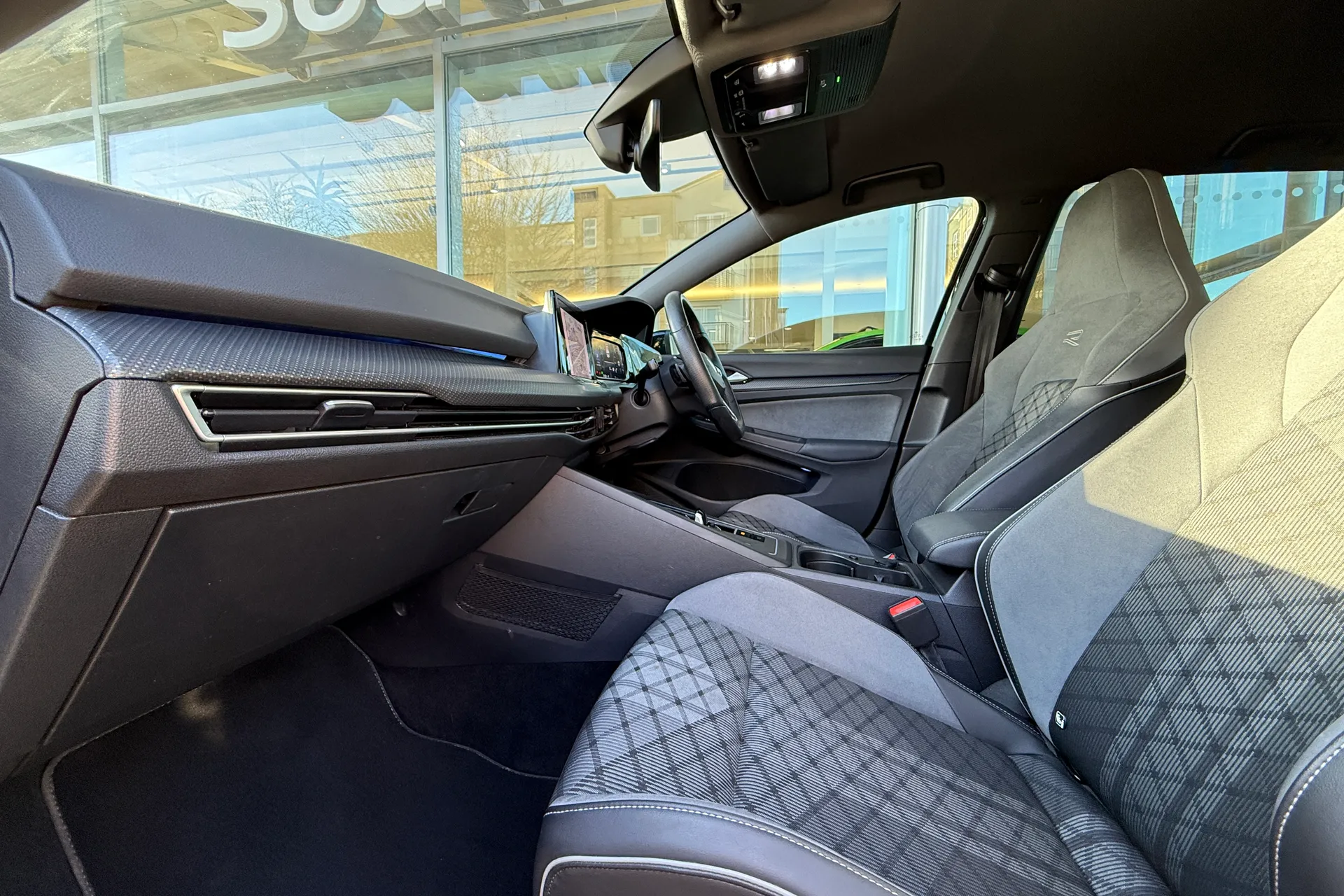 VOLKSWAGEN GOLF thumbnail image number 52