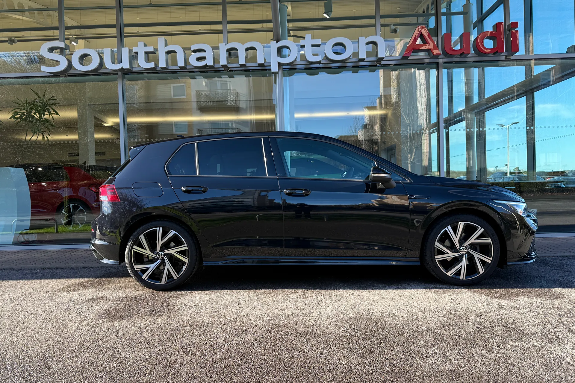 VOLKSWAGEN GOLF thumbnail image number 2