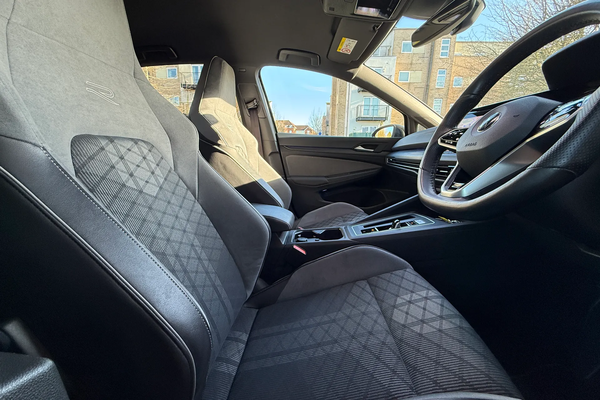 VOLKSWAGEN GOLF thumbnail image number 30