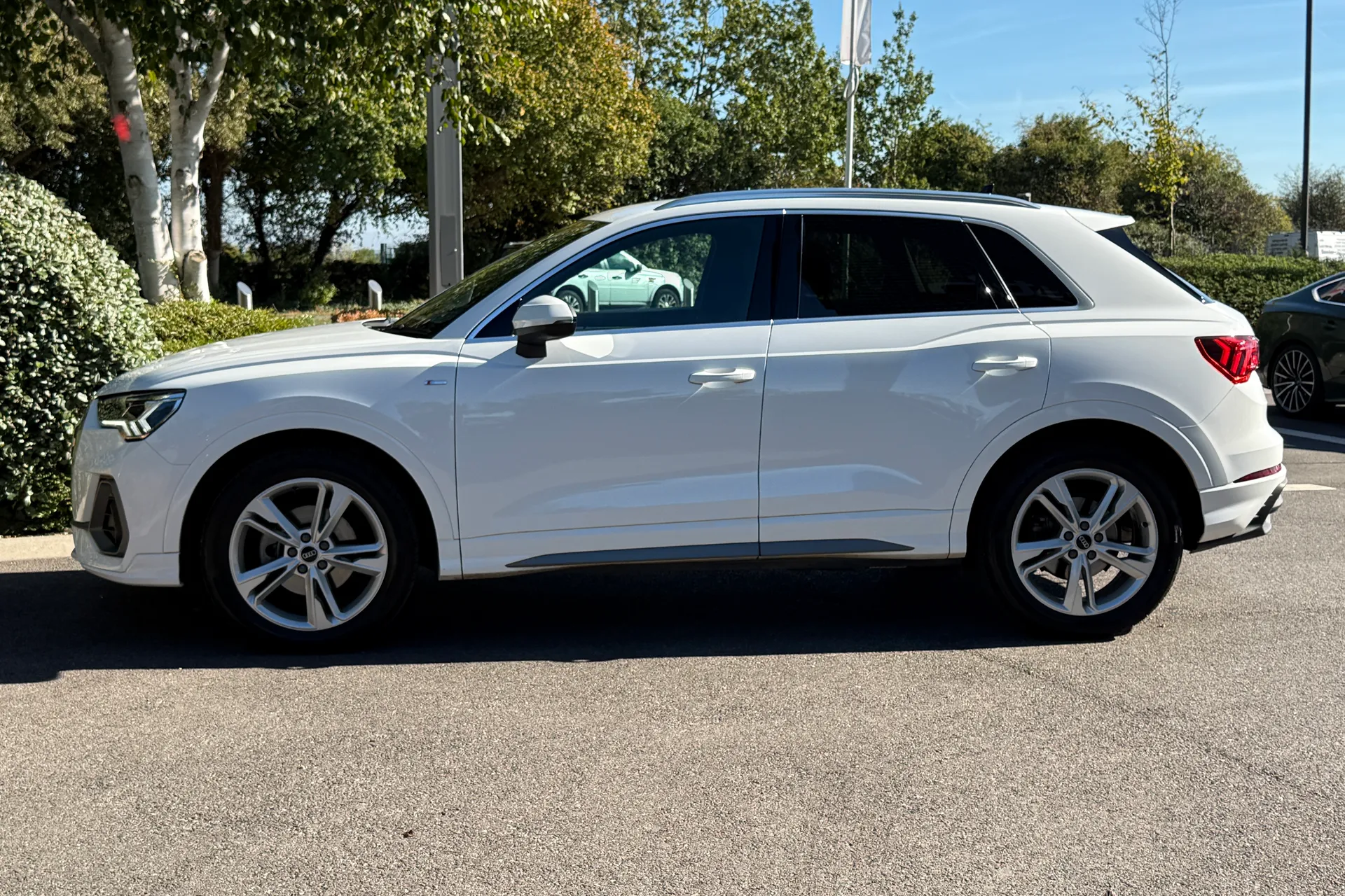 Audi Q3 thumbnail image number 15