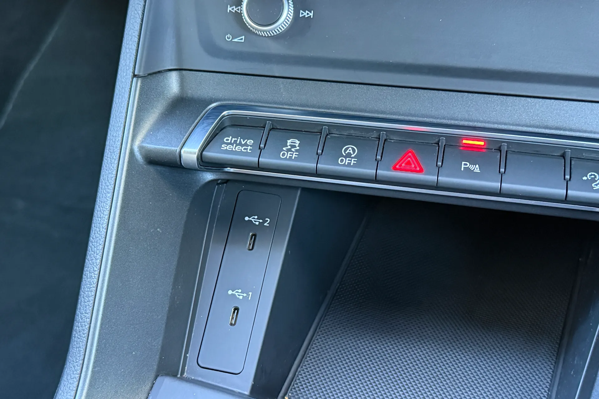 Audi Q3 thumbnail image number 26