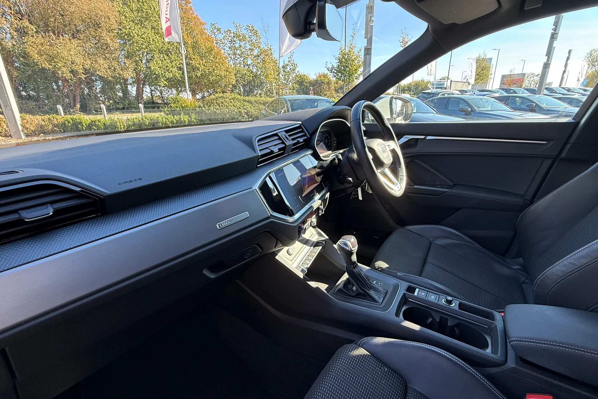 Audi Q3 thumbnail image number 35