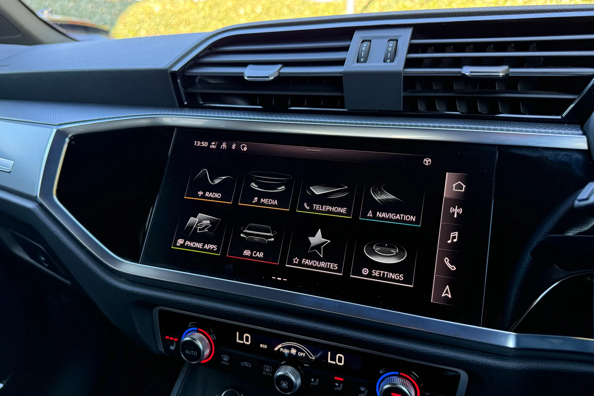 Audi Q3 thumbnail image number 22