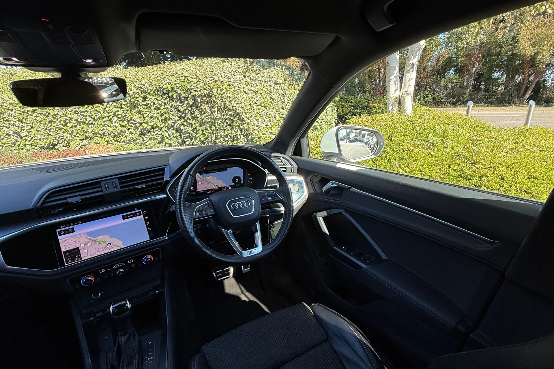 Audi Q3 thumbnail image number 14