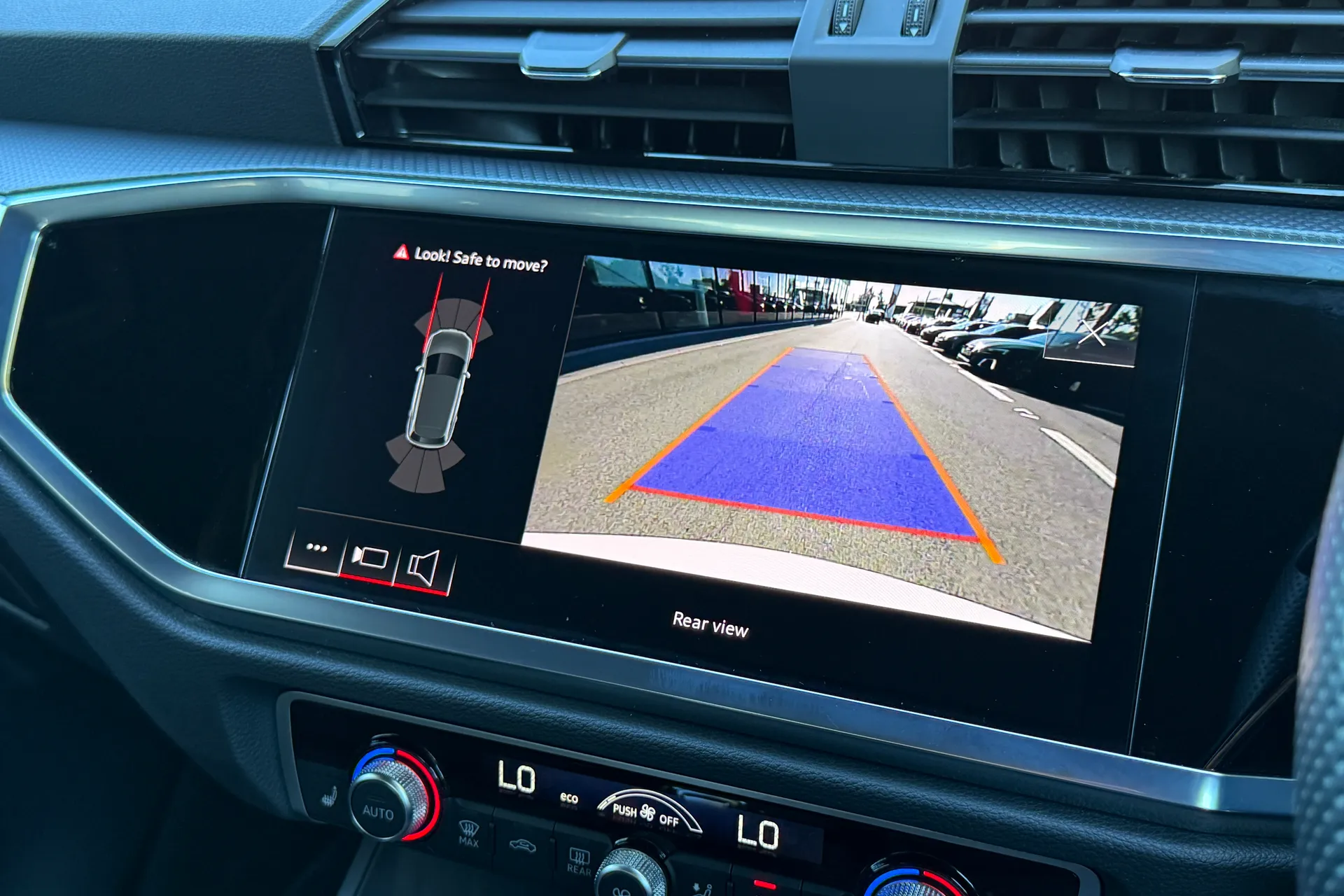 Audi Q3 thumbnail image number 4