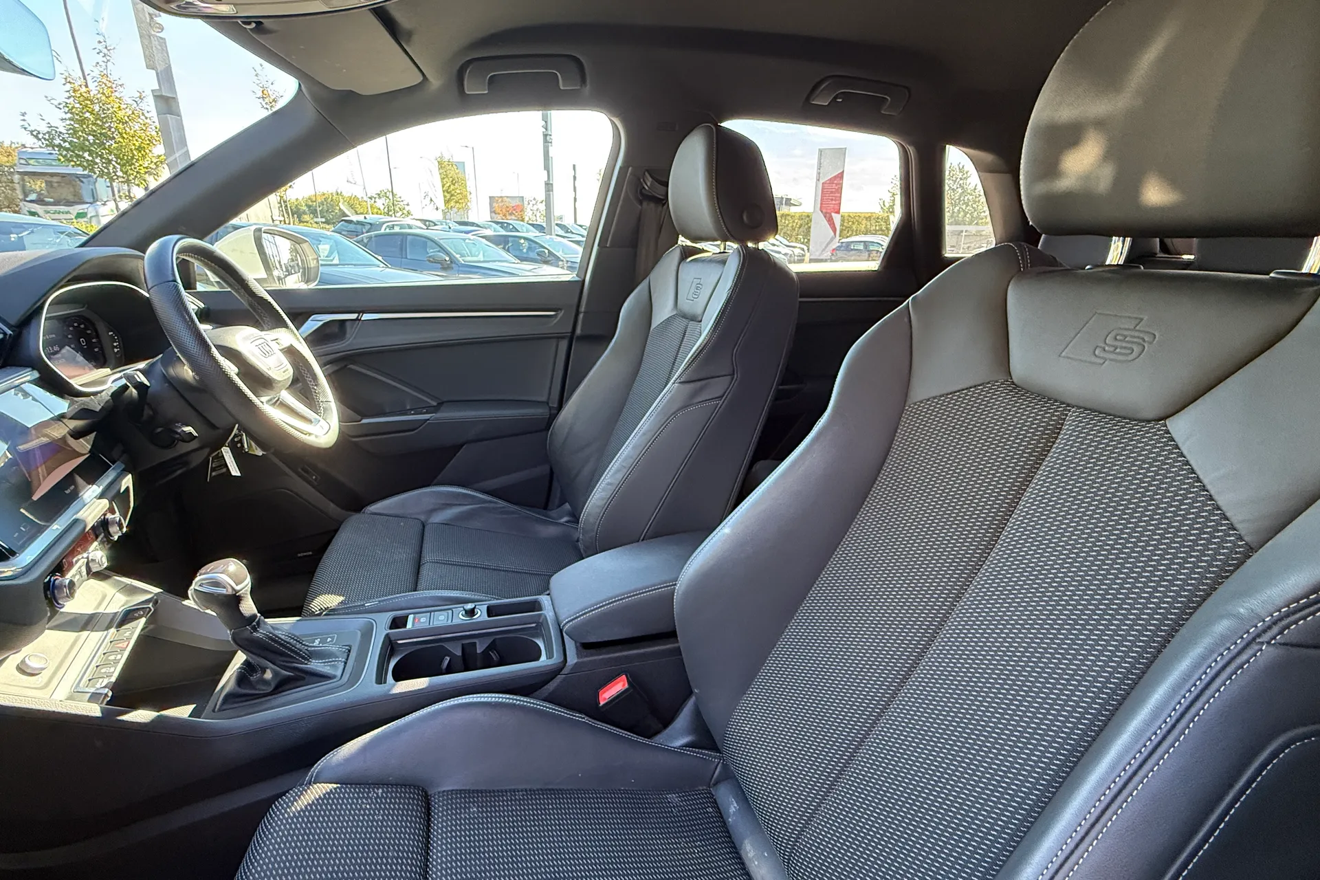 Audi Q3 thumbnail image number 37