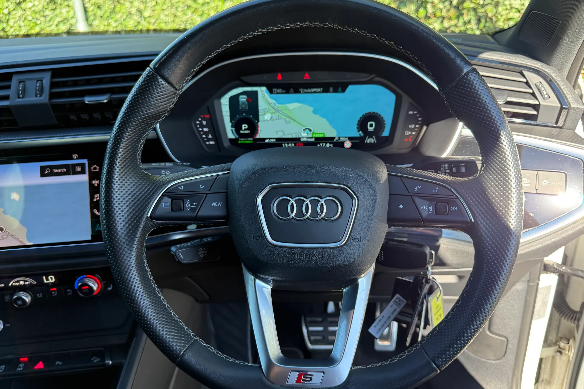 Audi Q3 thumbnail image number 16