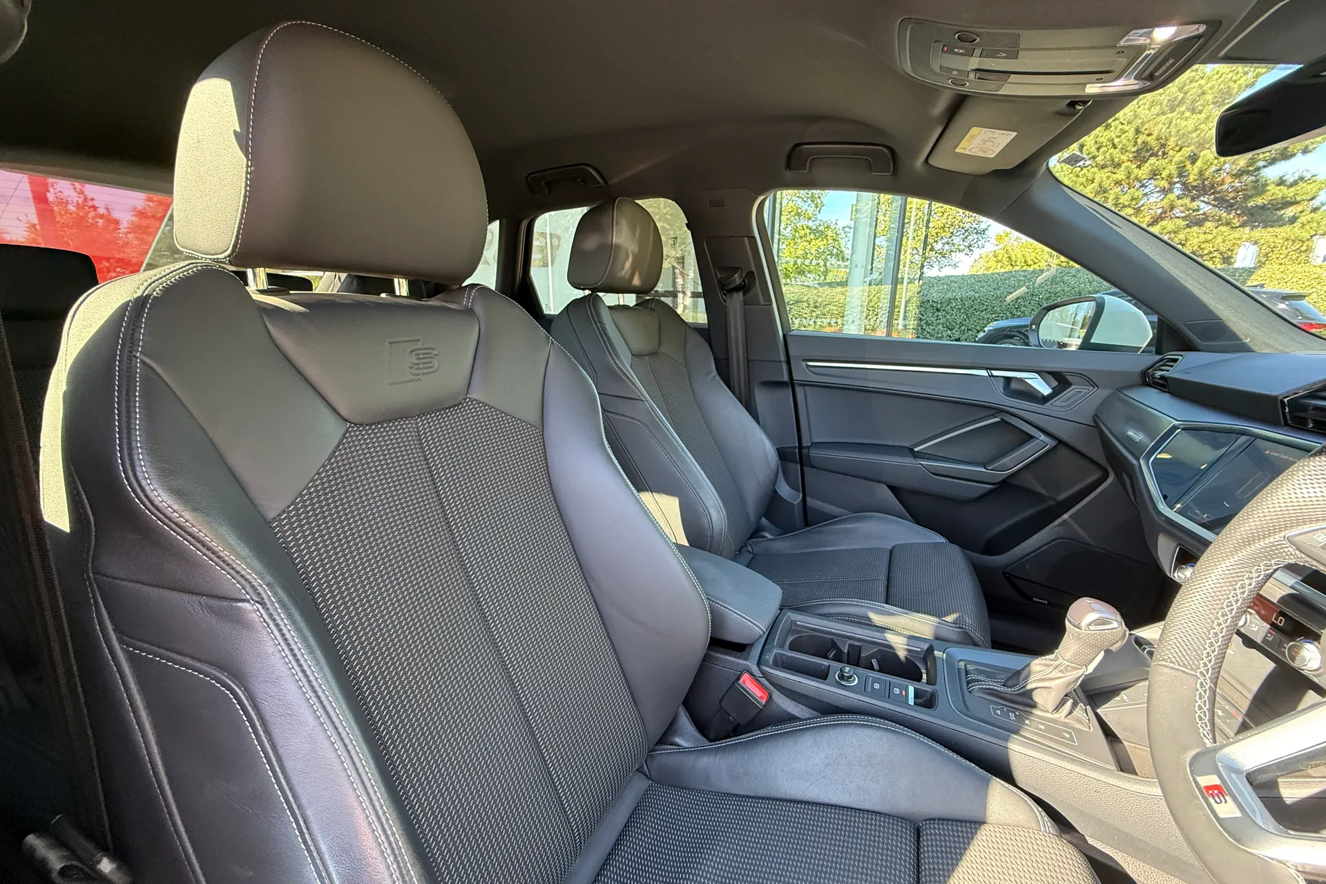 Audi Q3 thumbnail image number 25