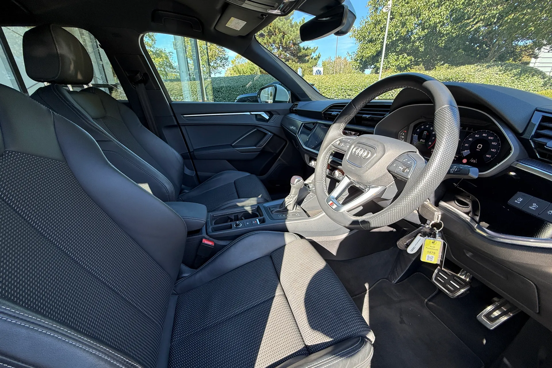 Audi Q3 thumbnail image number 24
