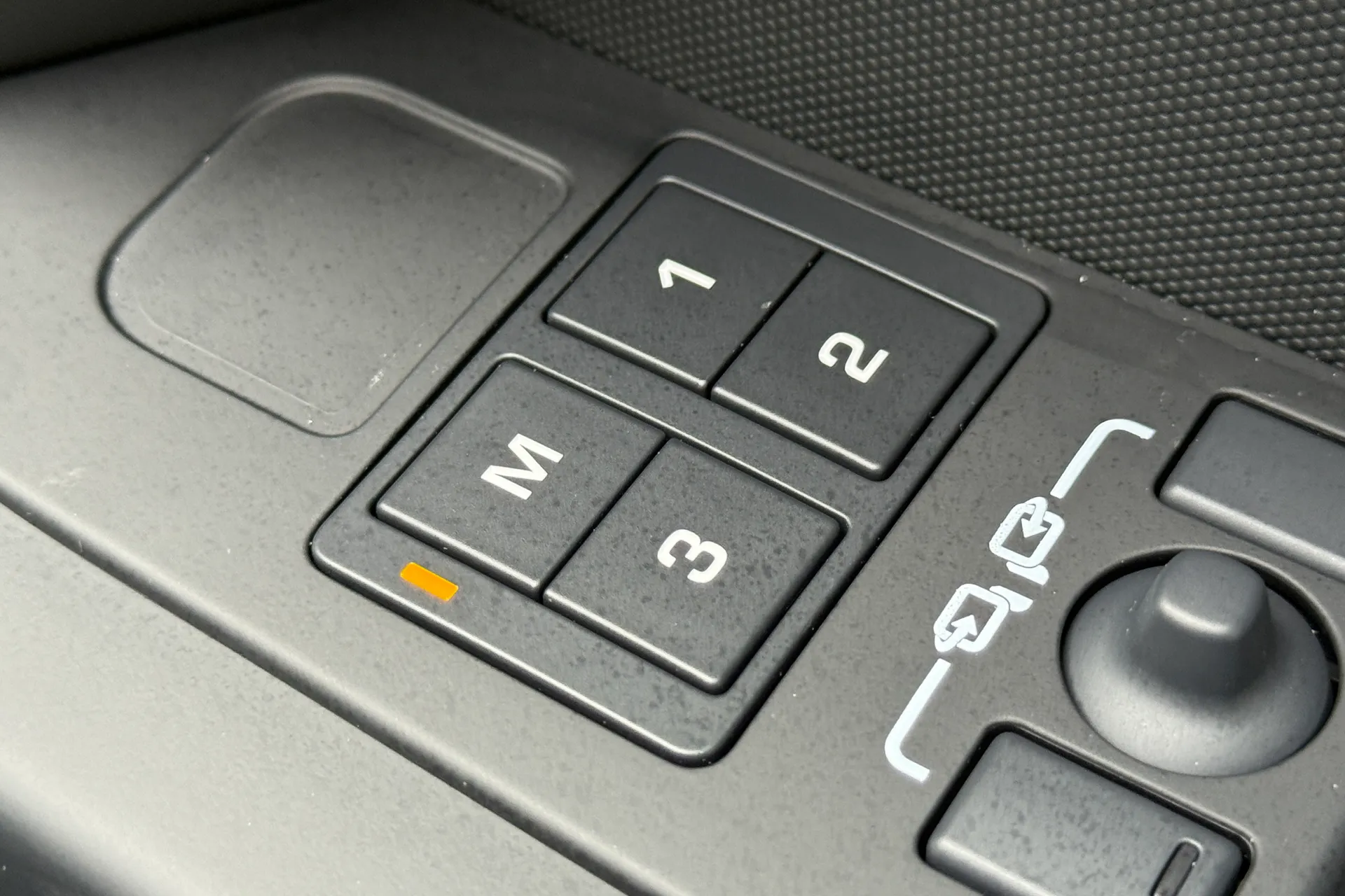 LAND ROVER DEFENDER thumbnail image number 46