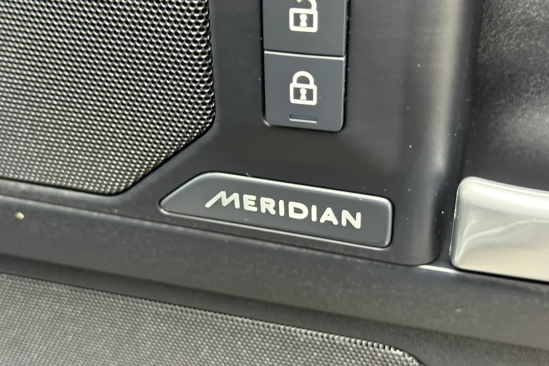 LAND ROVER DEFENDER thumbnail image number 21