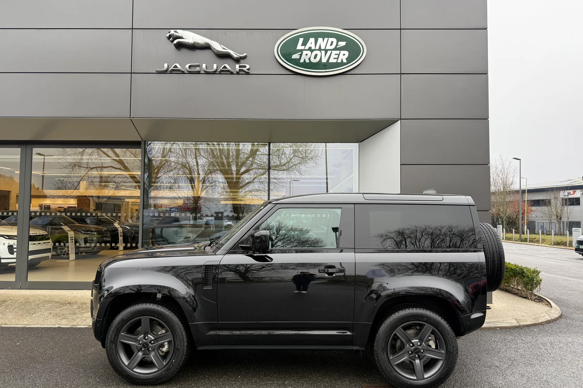 LAND ROVER DEFENDER thumbnail image number 26