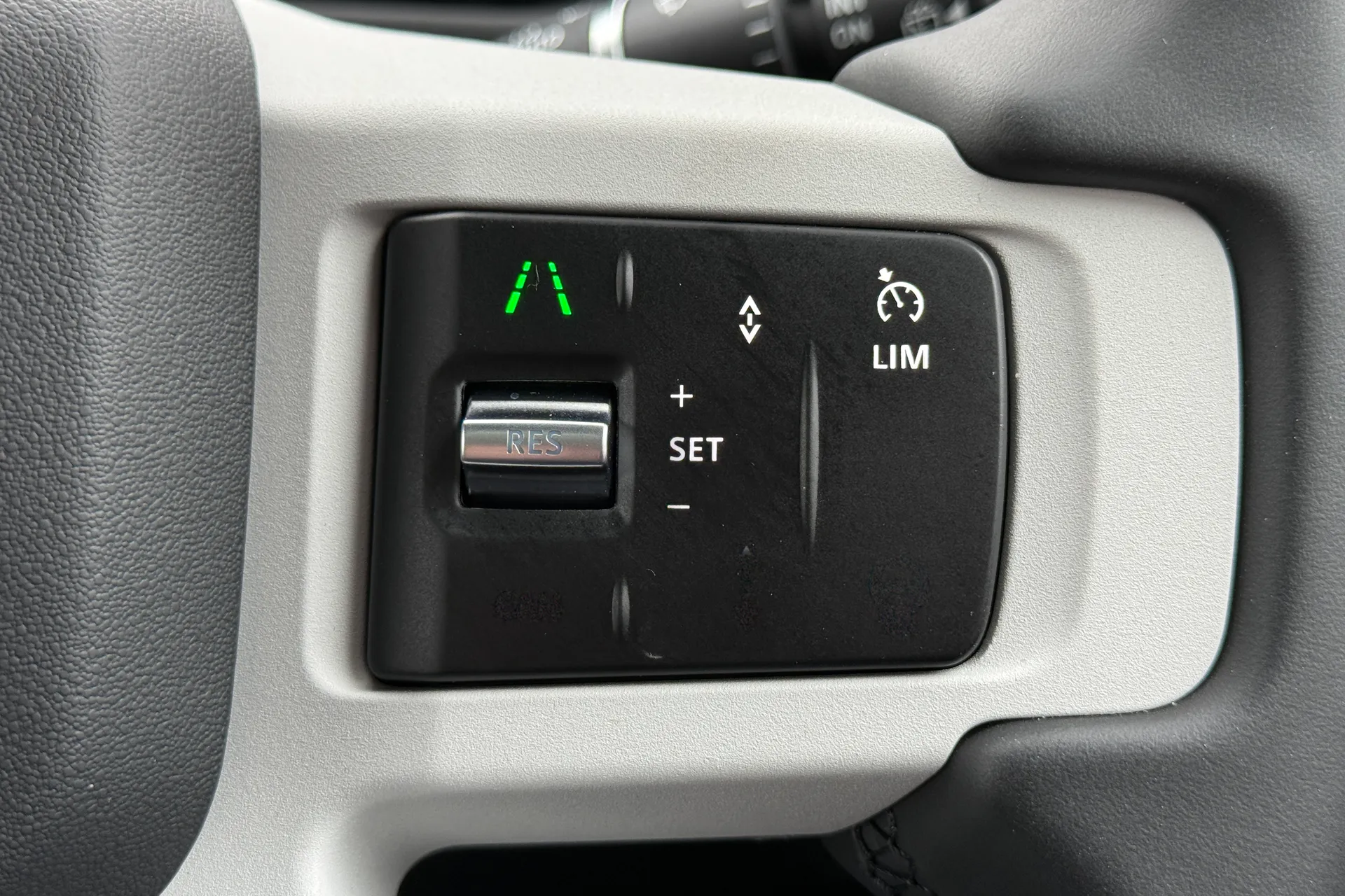 LAND ROVER DEFENDER thumbnail image number 27