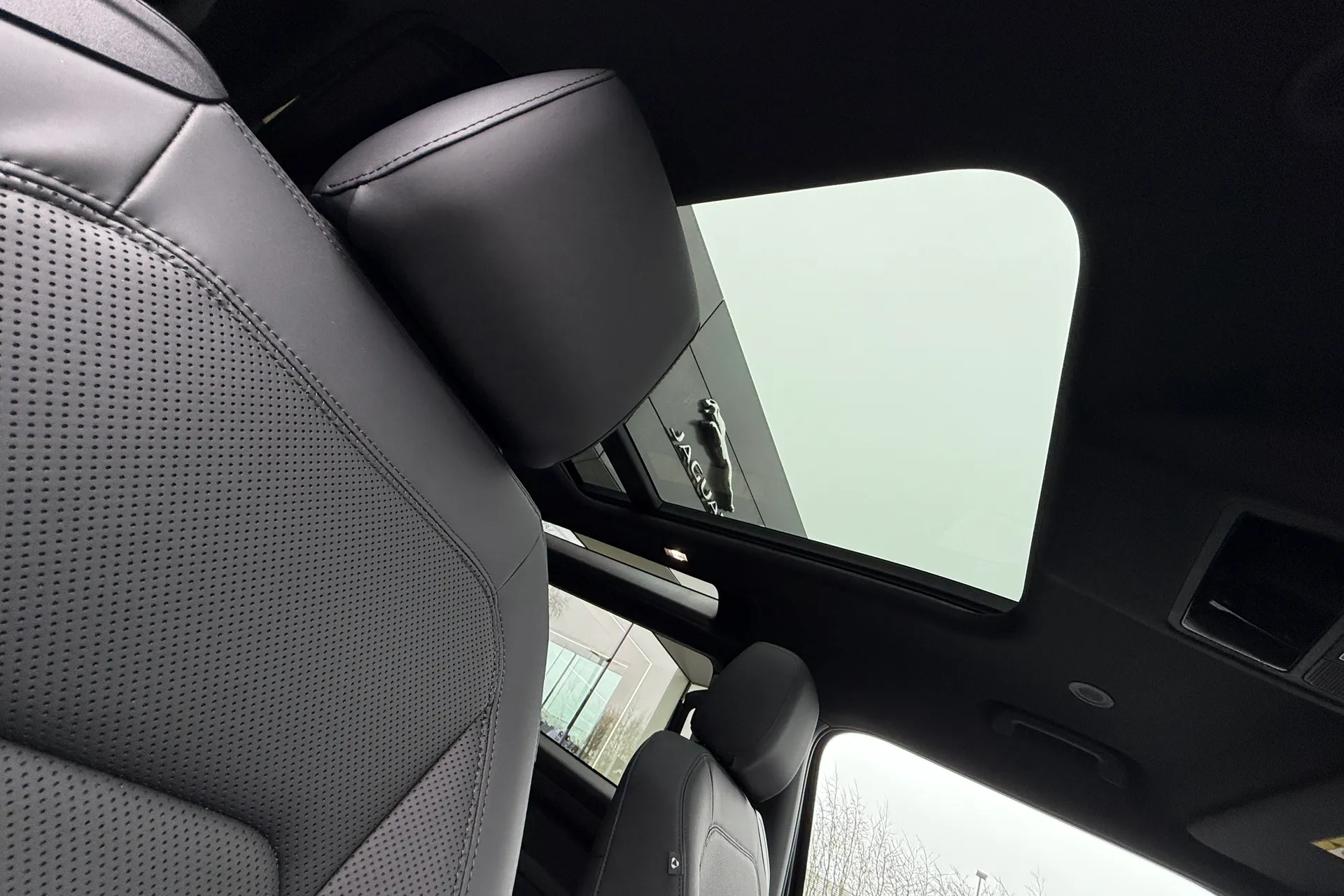 LAND ROVER DEFENDER thumbnail image number 34