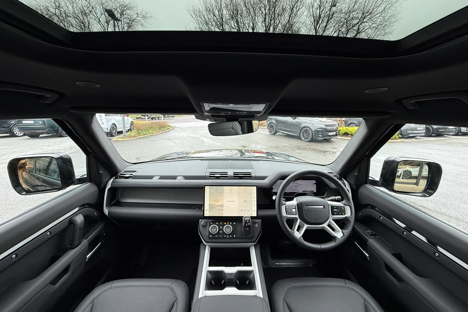 LAND ROVER DEFENDER thumbnail image number 3