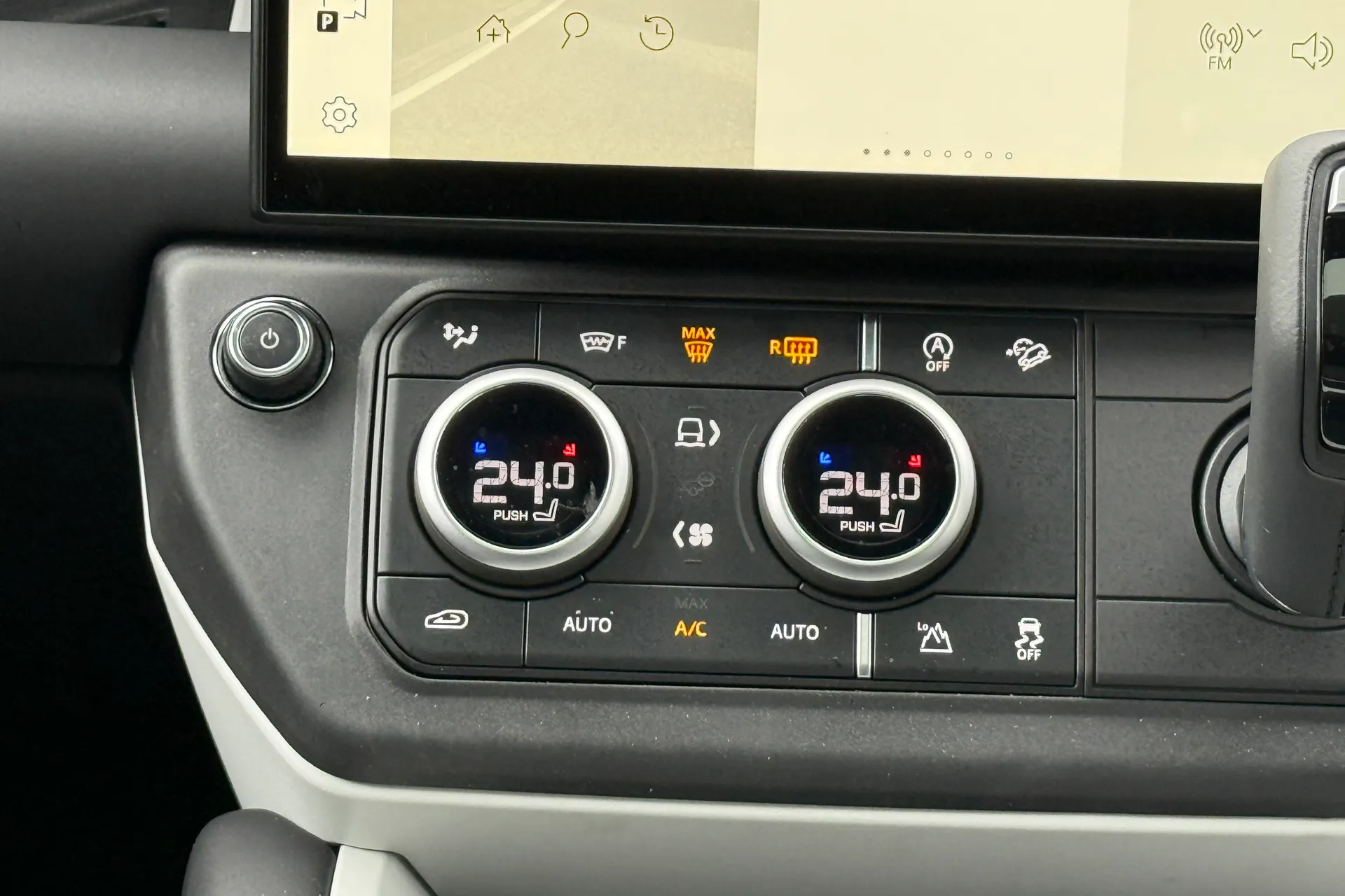 LAND ROVER DEFENDER thumbnail image number 16