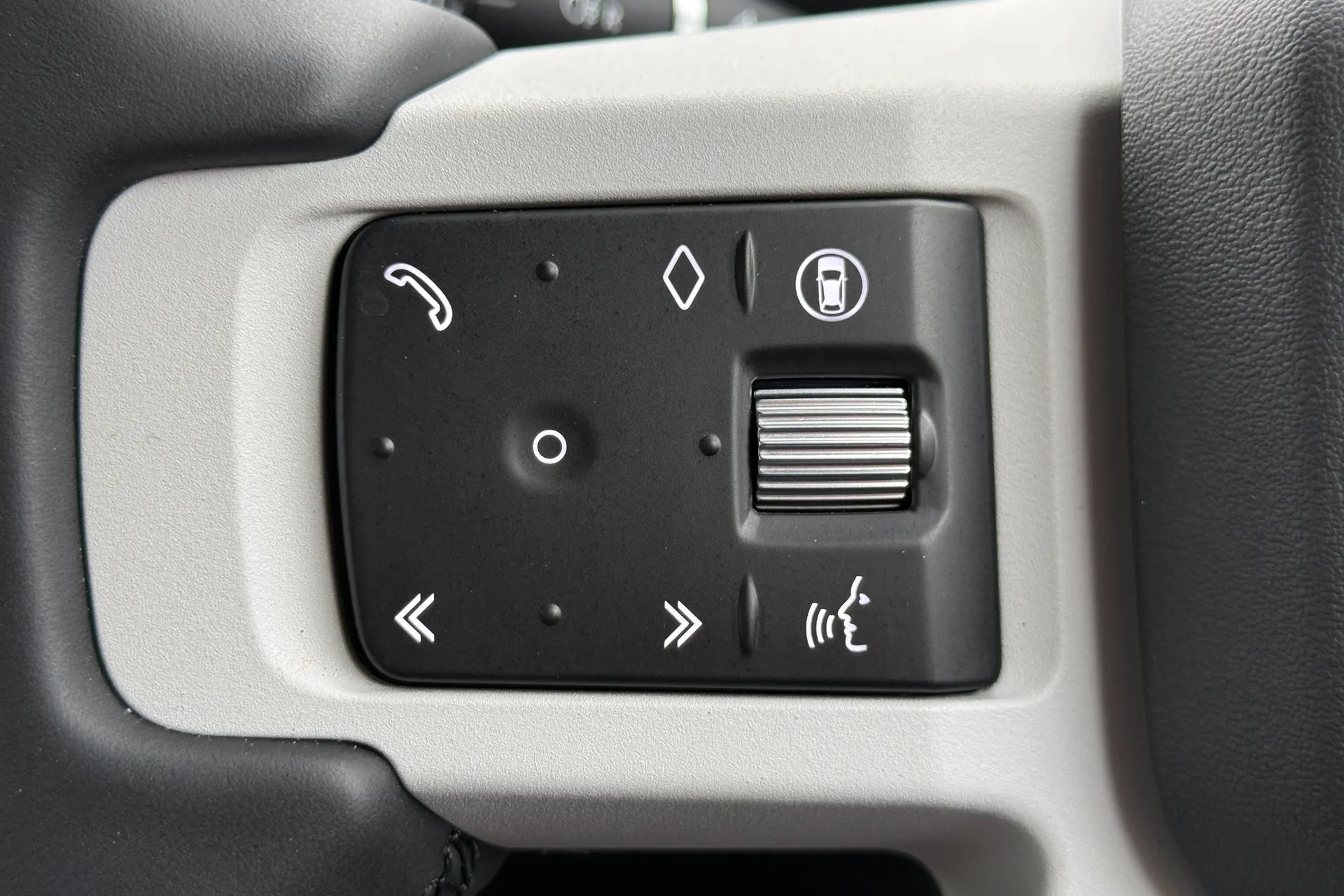 LAND ROVER DEFENDER thumbnail image number 25