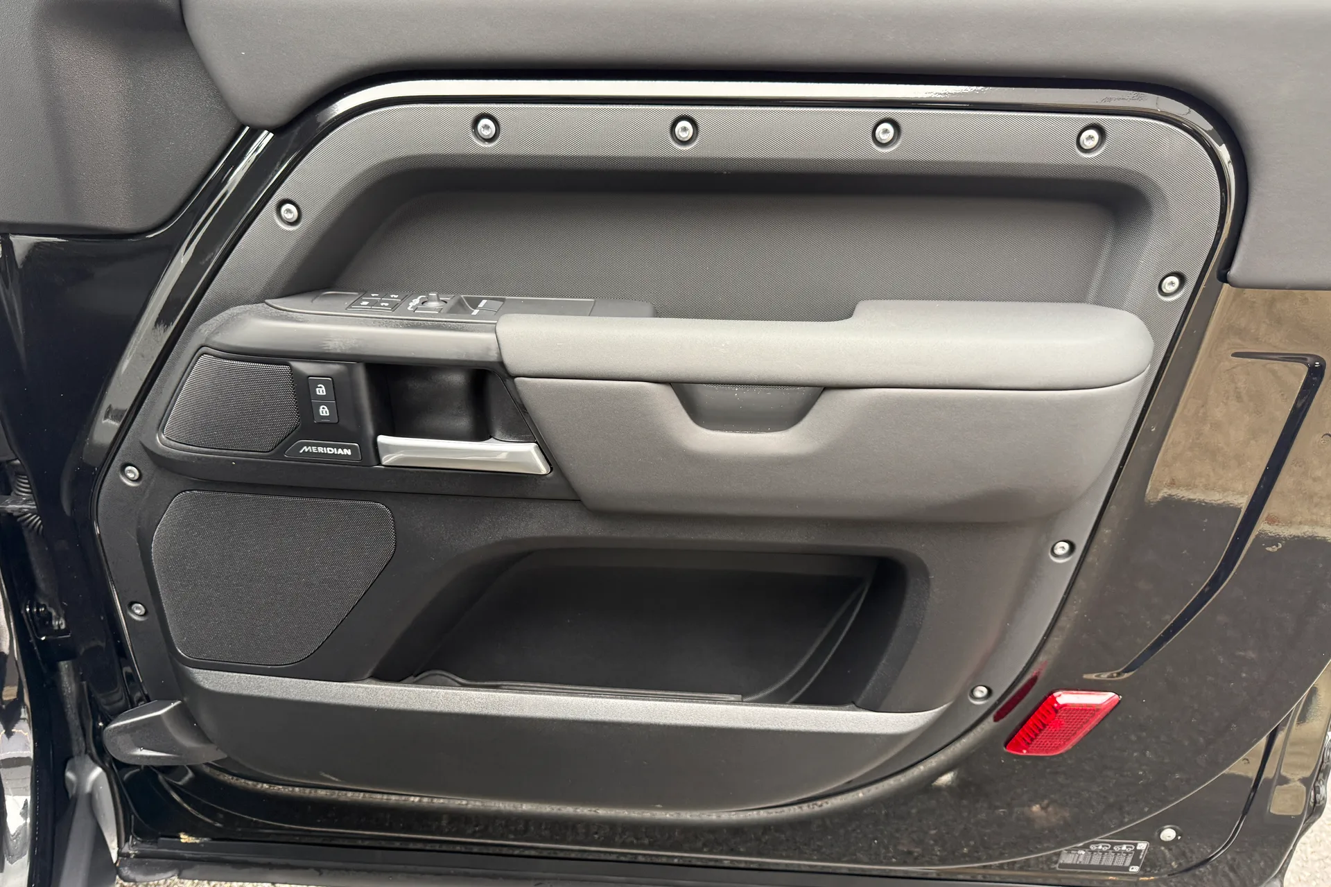 LAND ROVER DEFENDER thumbnail image number 45