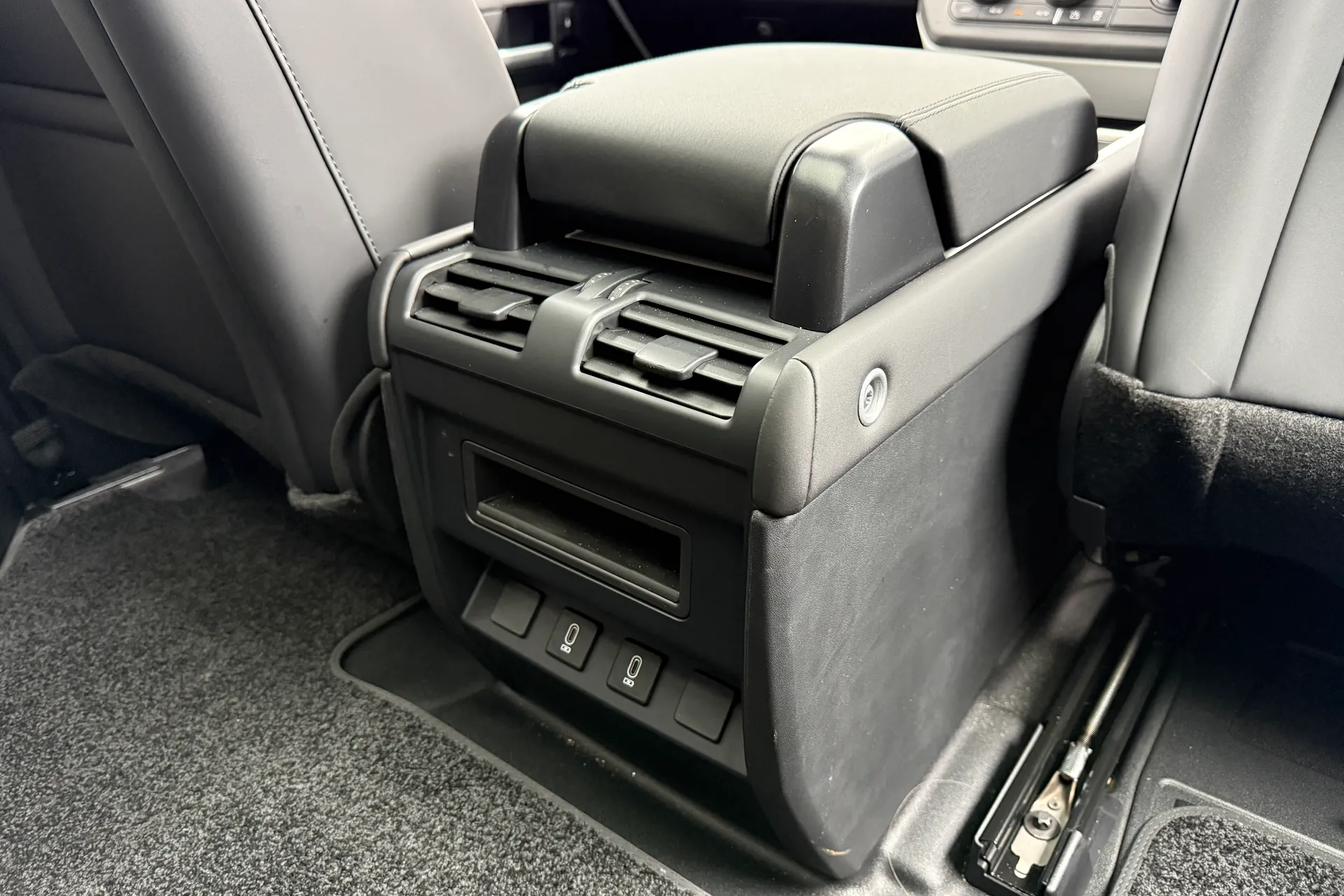 LAND ROVER DEFENDER thumbnail image number 33