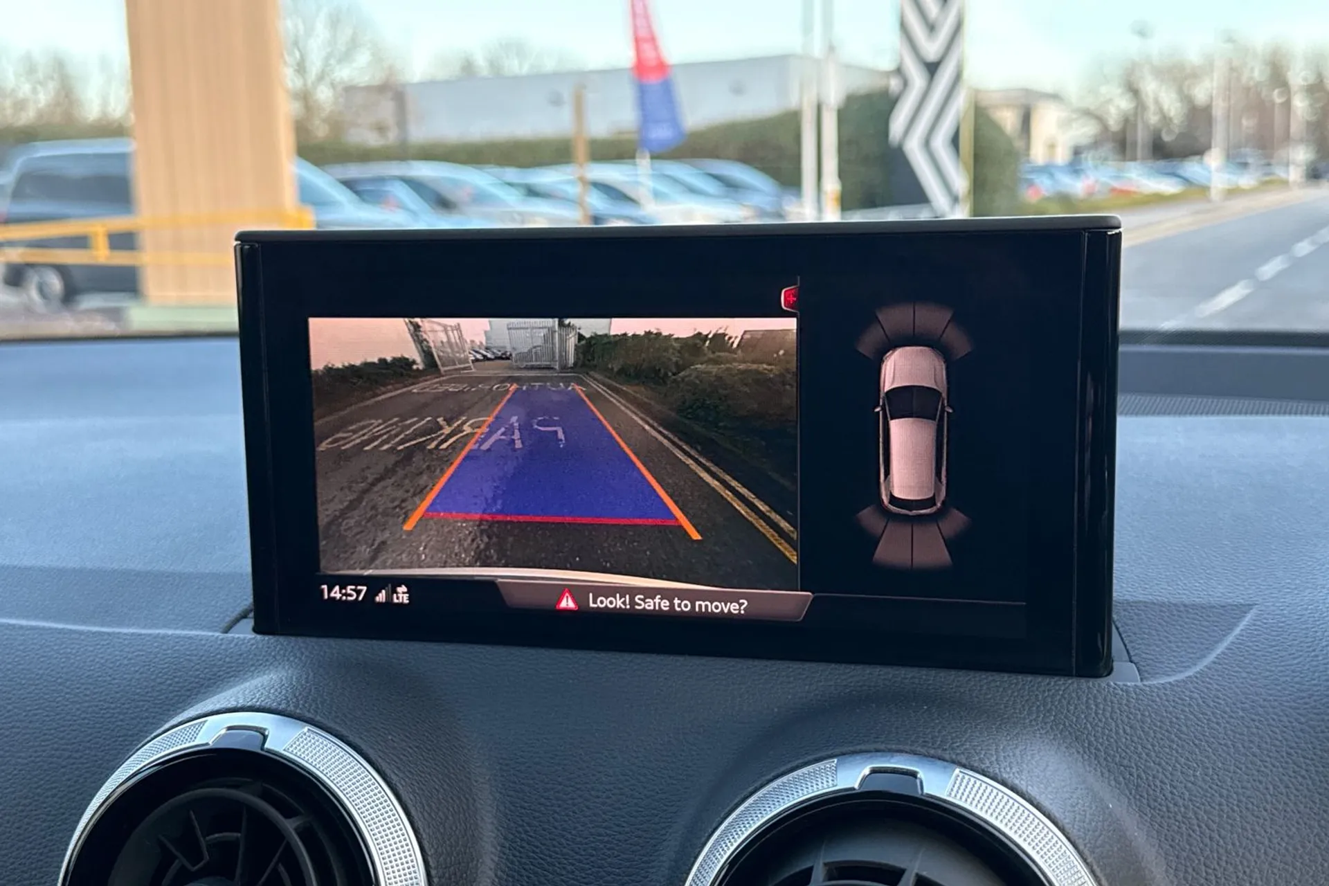 Audi Q2 thumbnail image number 4