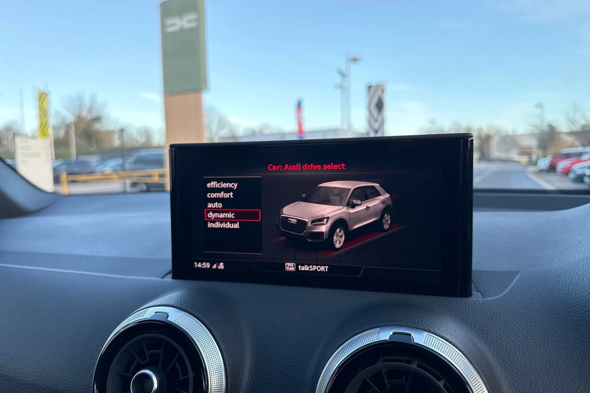 Audi Q2 thumbnail image number 37