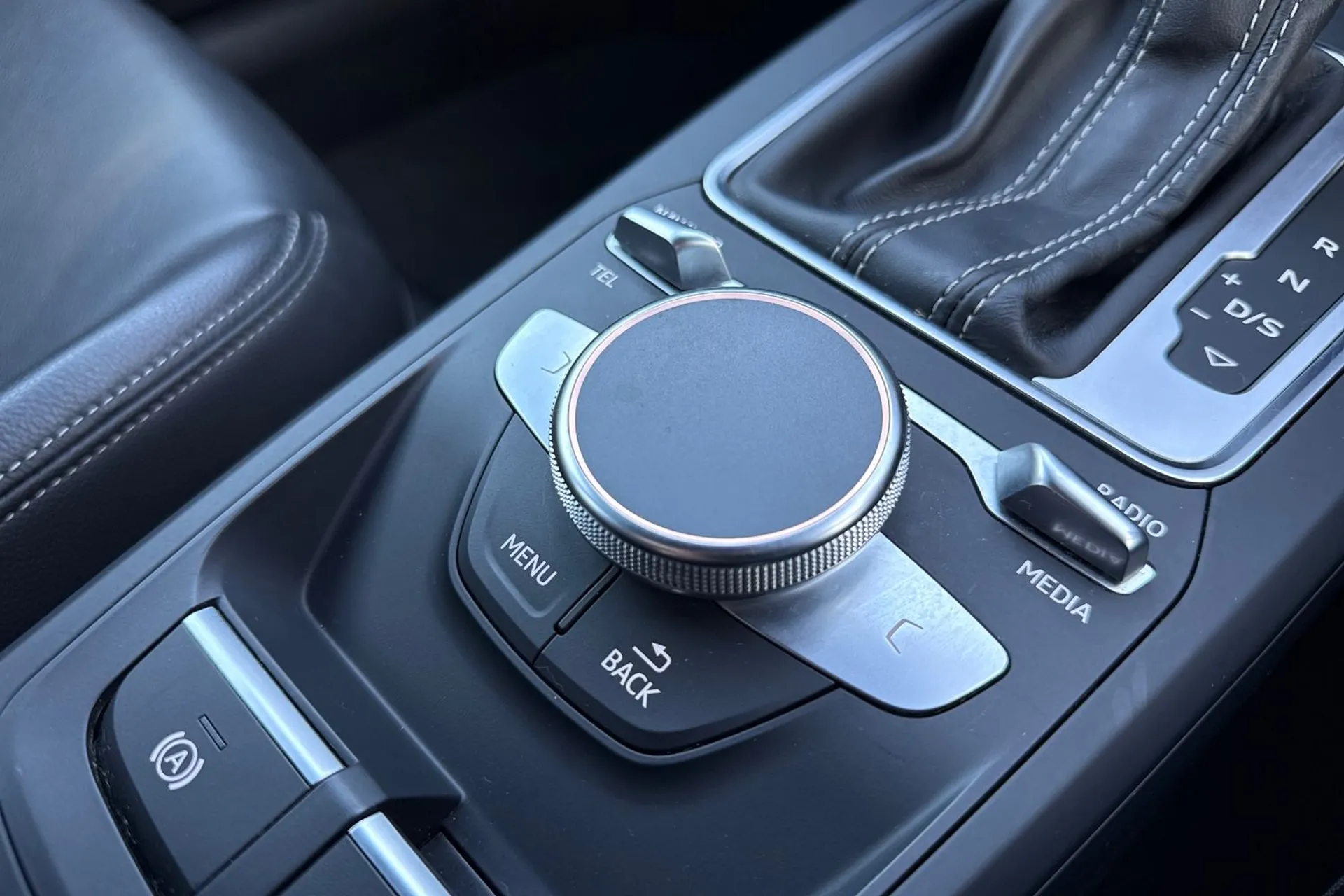 Audi Q2 thumbnail image number 35