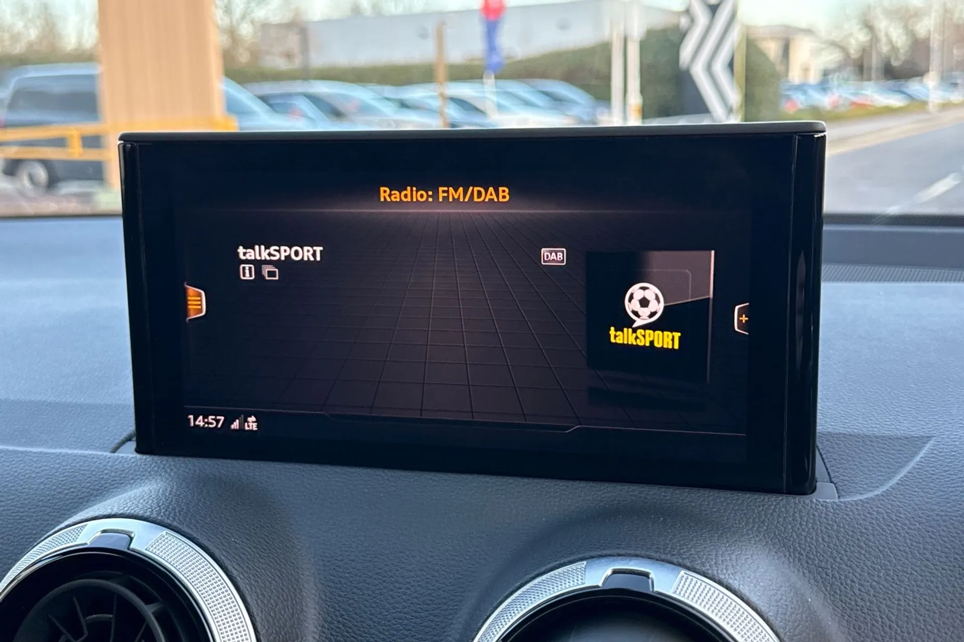 Audi Q2 thumbnail image number 23