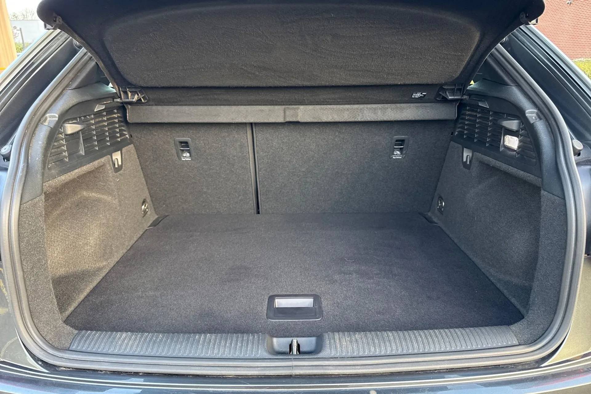 Audi Q2 thumbnail image number 18