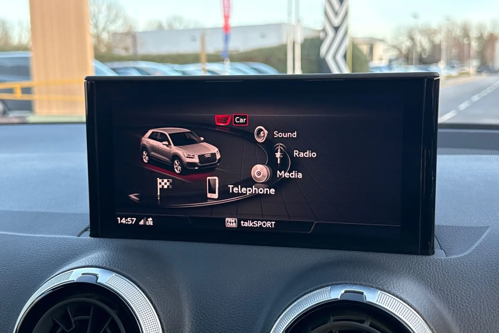 Audi Q2 thumbnail image number 29